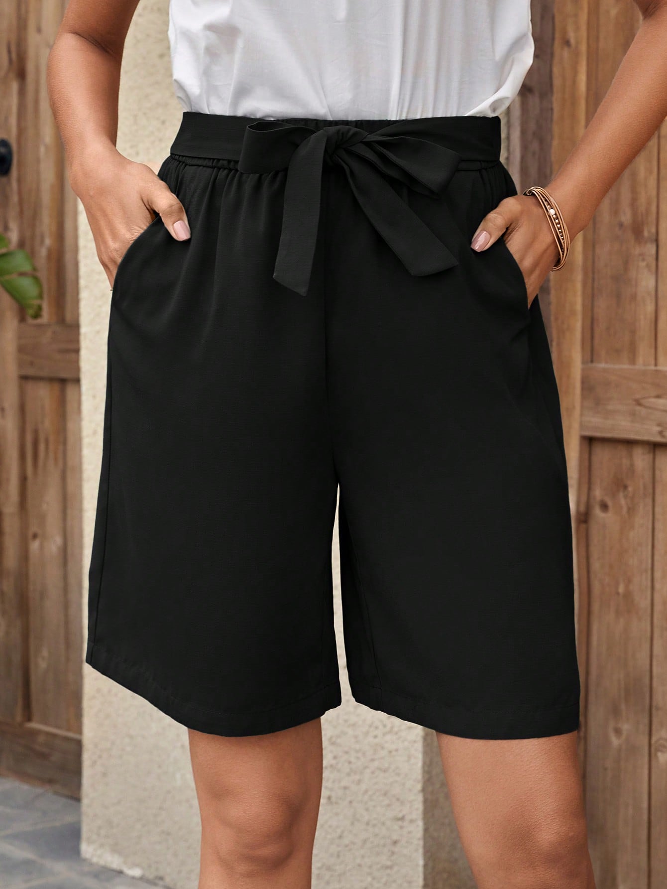 Bermuda feminina com elástico Dayanis. Plus Size