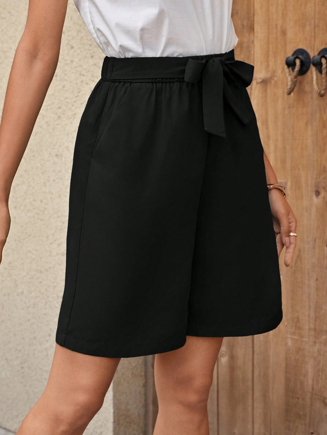 Bermuda feminina com elástico Dayanis. Plus Size