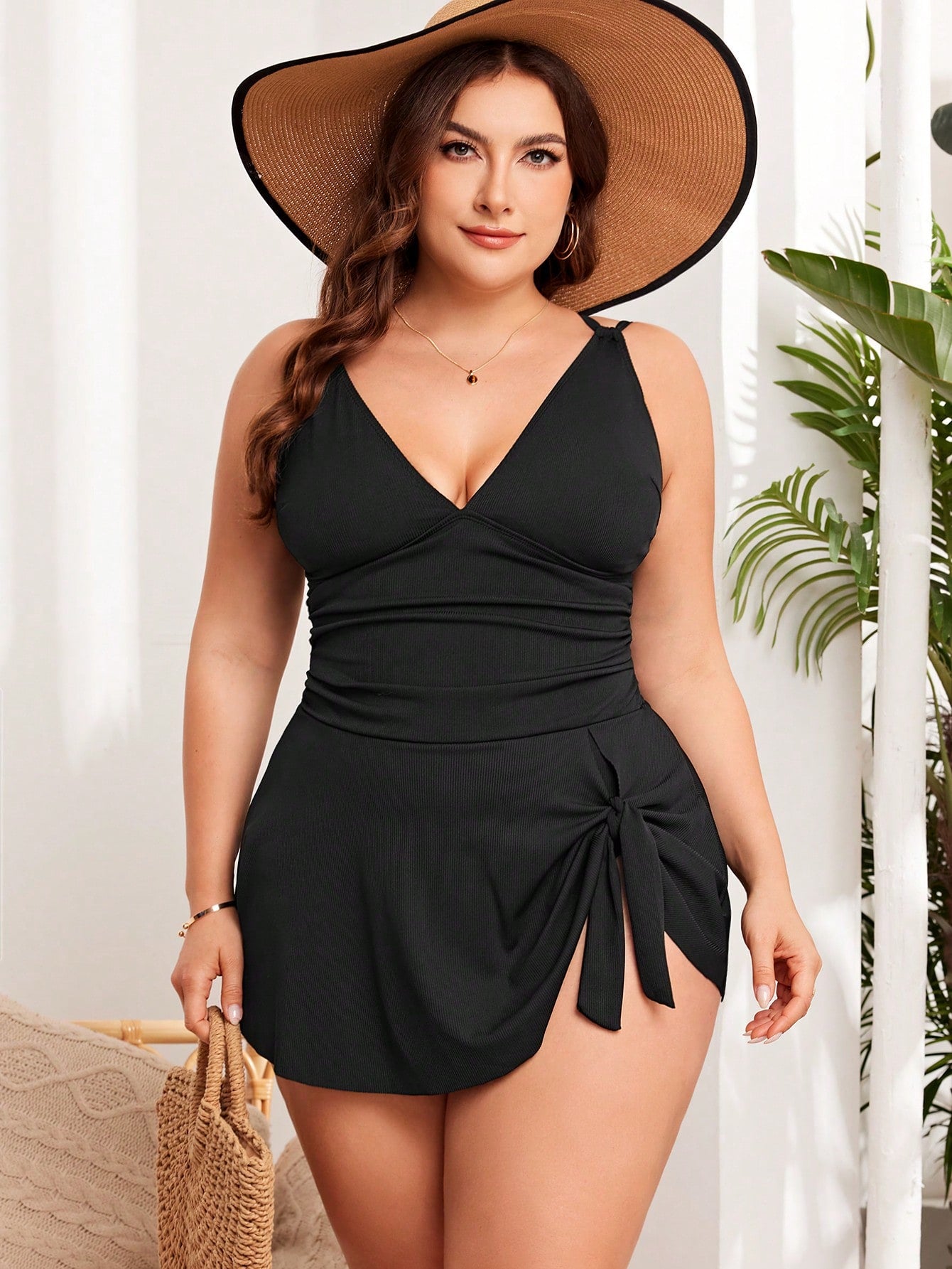 Maiô feminino tipo vestido Fabi. Plus Size