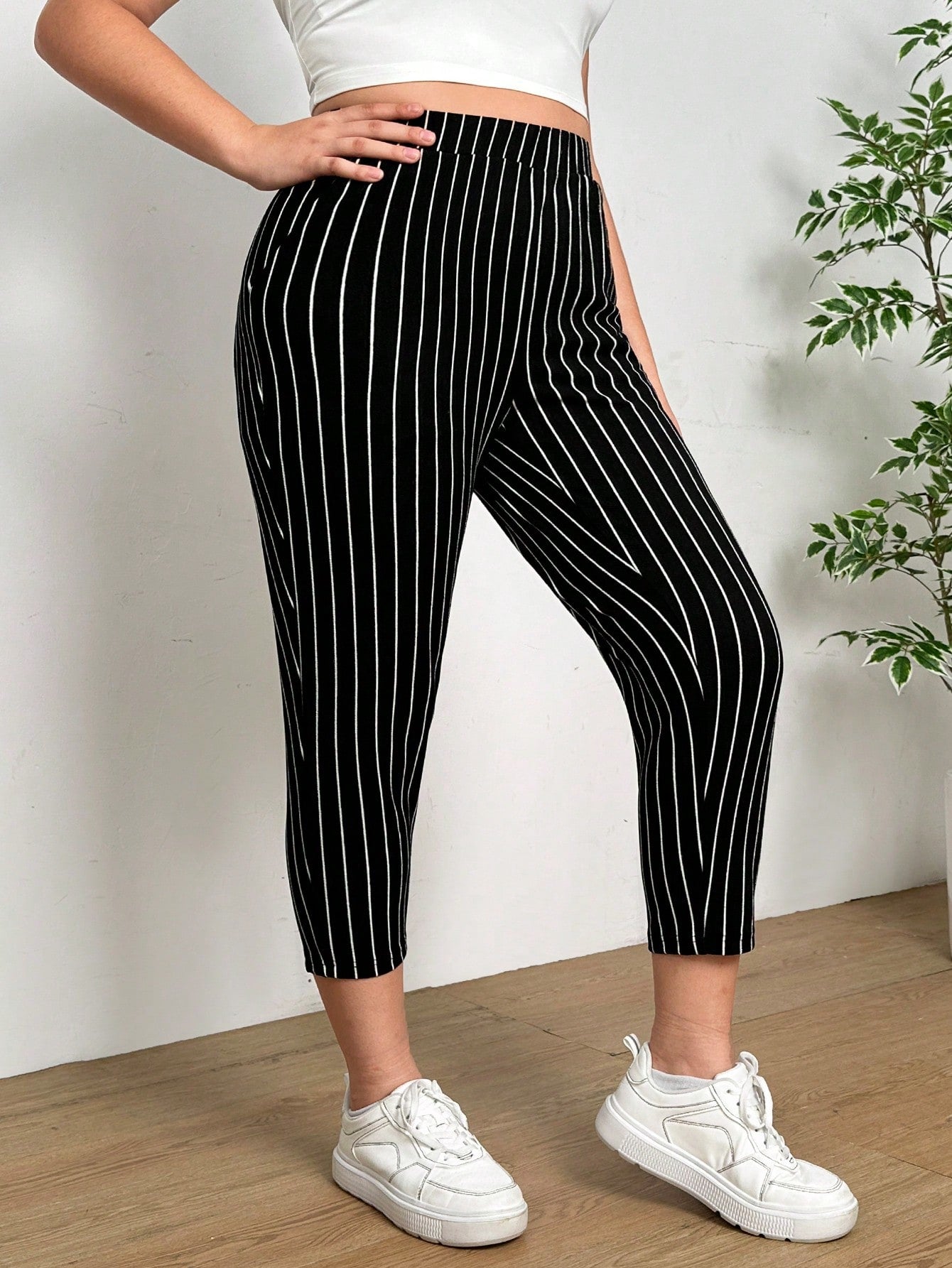 Calça feminina tipo capri listrada Andreina. Plus Size