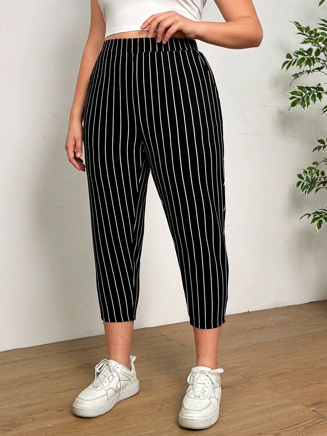 Calça feminina tipo capri listrada Andreina. Plus Size