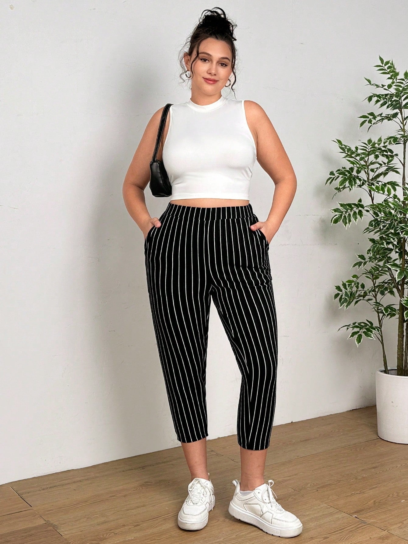 Calça feminina tipo capri listrada Andreina. Plus Size