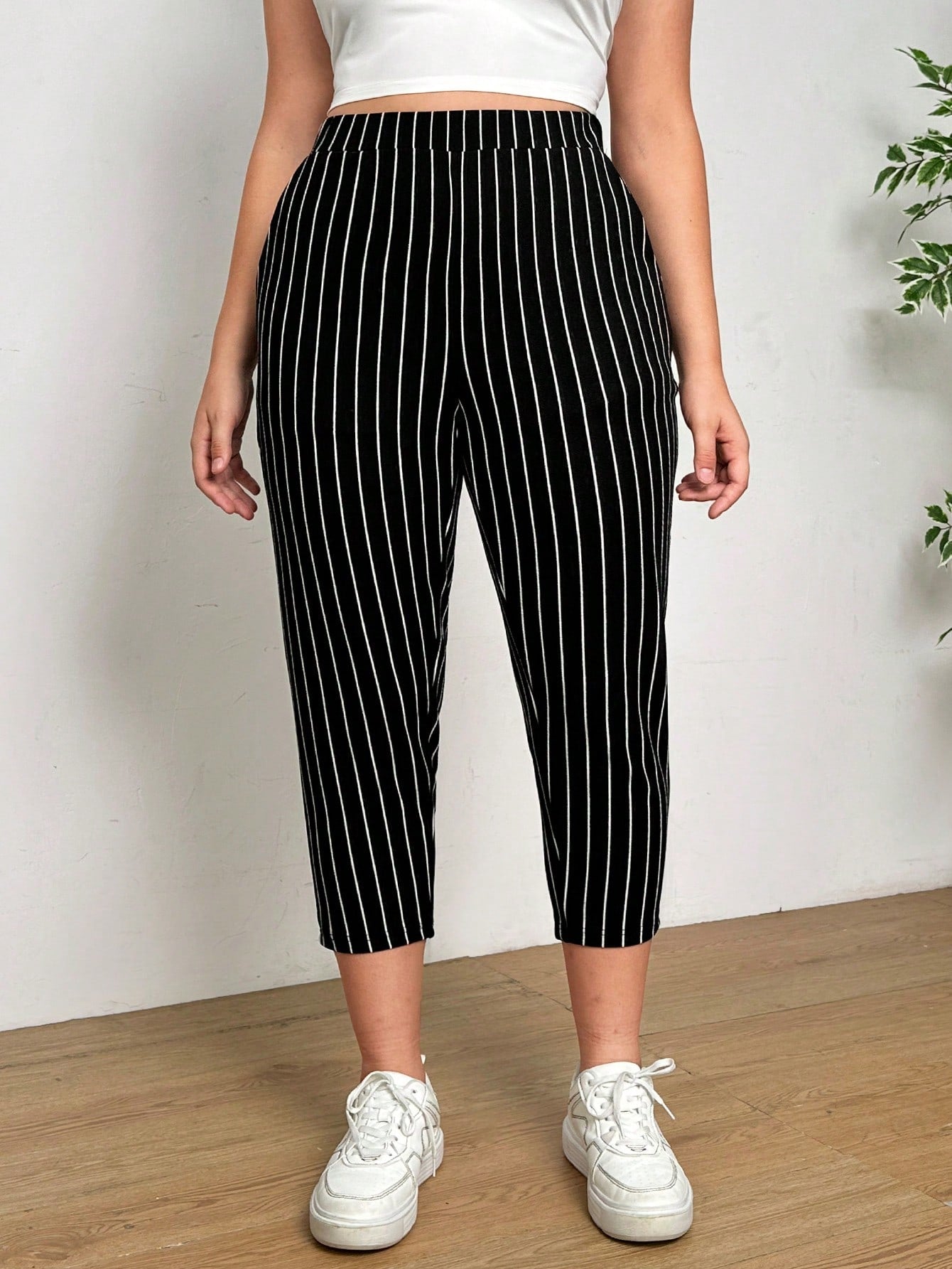 Calça feminina tipo capri listrada Andreina. Plus Size