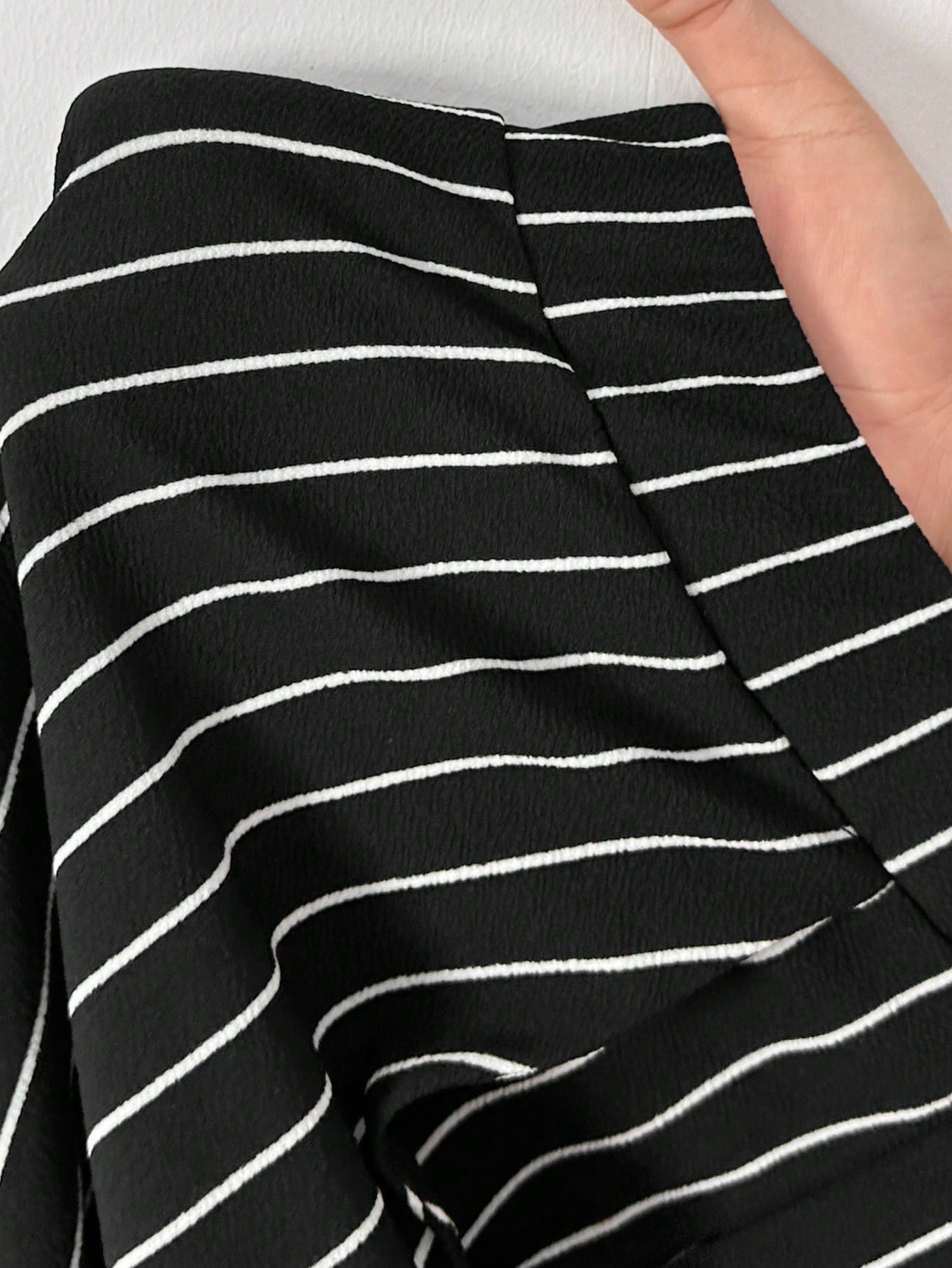 Calça feminina tipo capri listrada Andreina. Plus Size