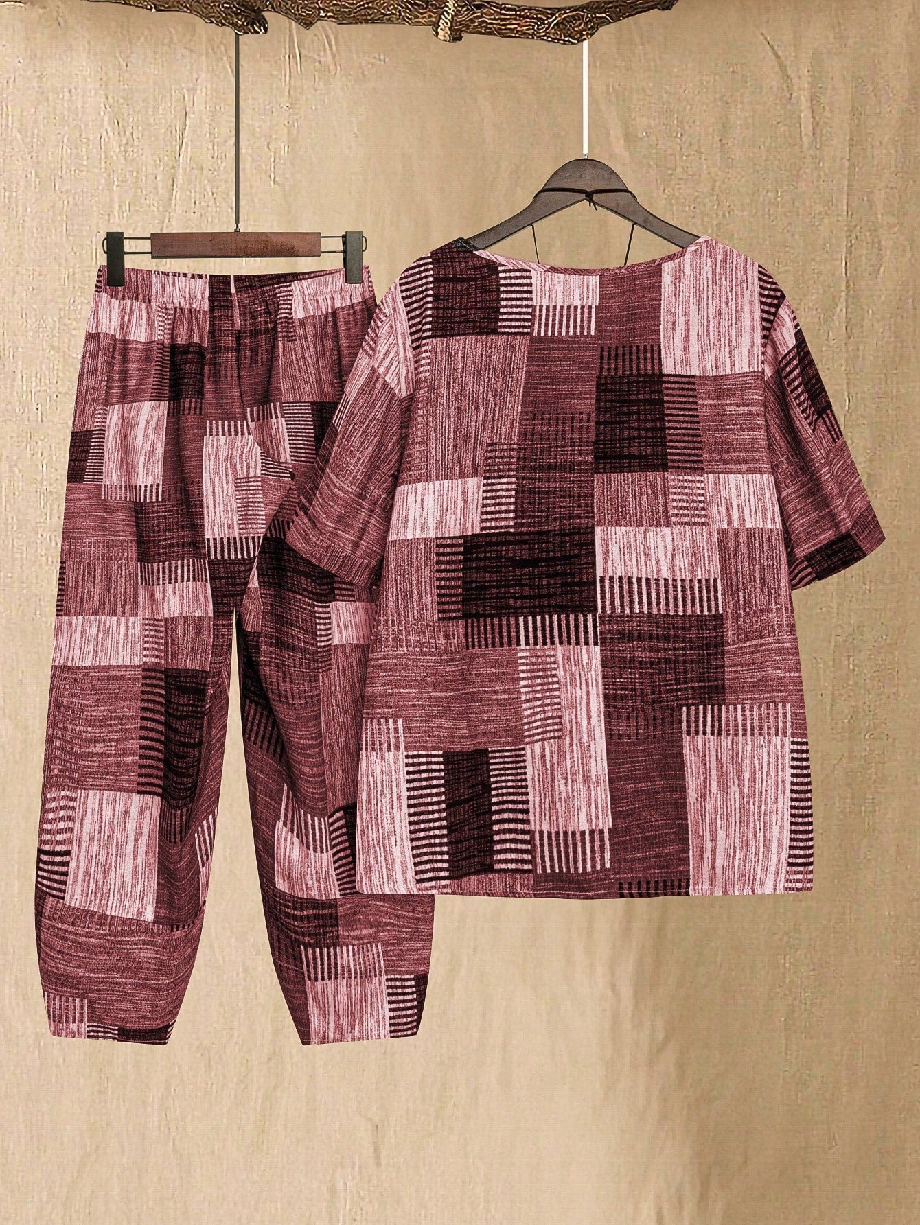 Conjunto feminino com estampa de retalhos Arelis. Plus Size