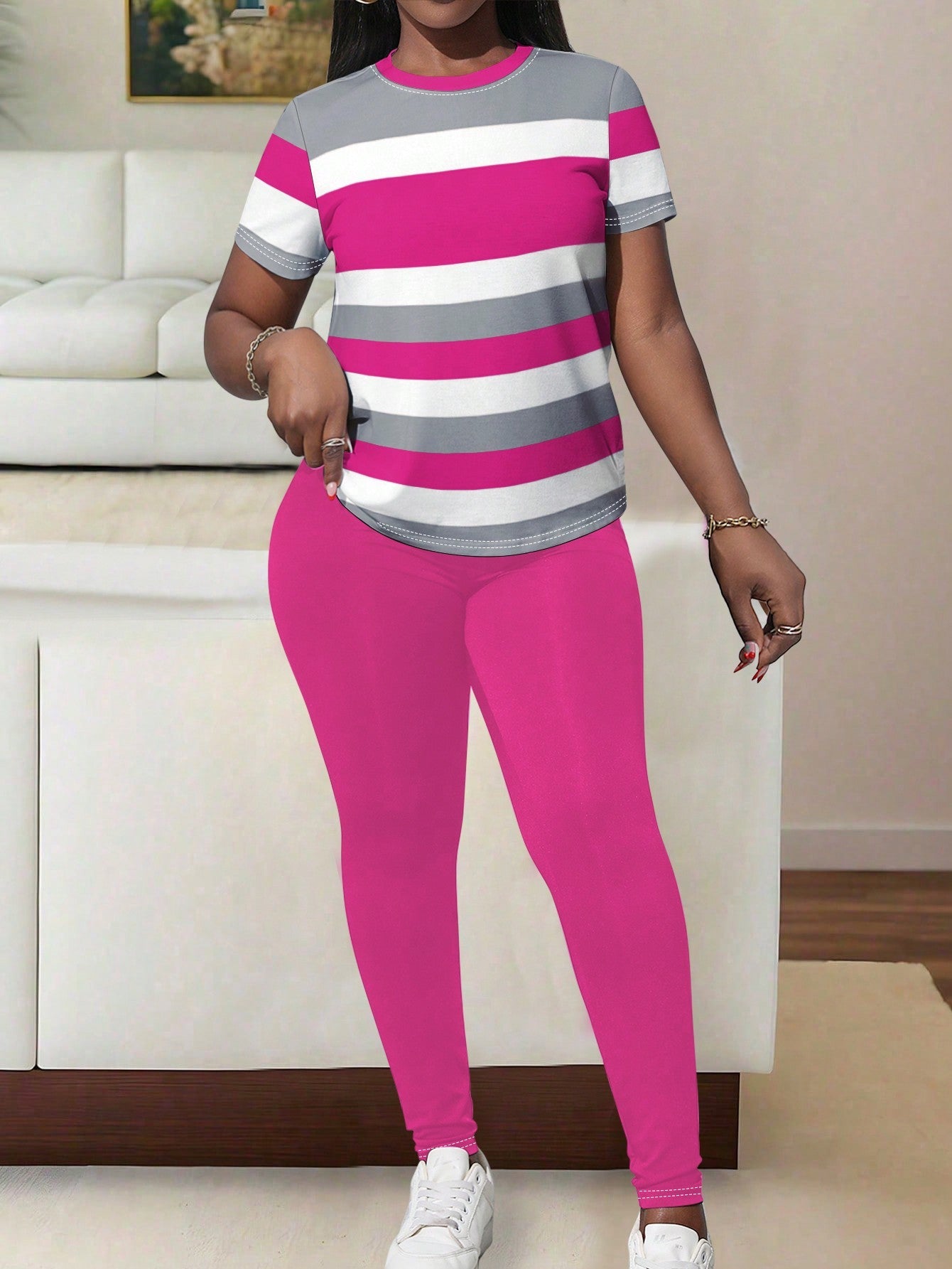 Conjunto feminino com camiseta listrada Kamala. Plus Size