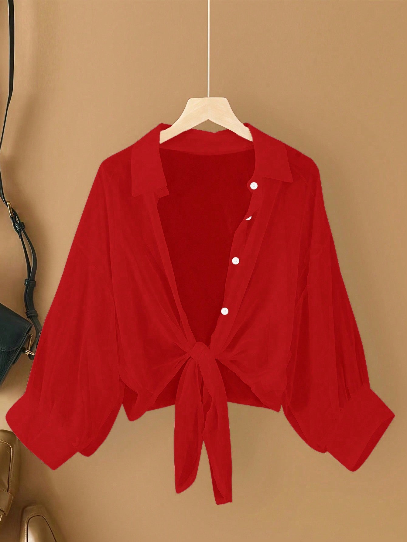 Blusa feminina de praia com amarre frontal Lilian. Plus Size