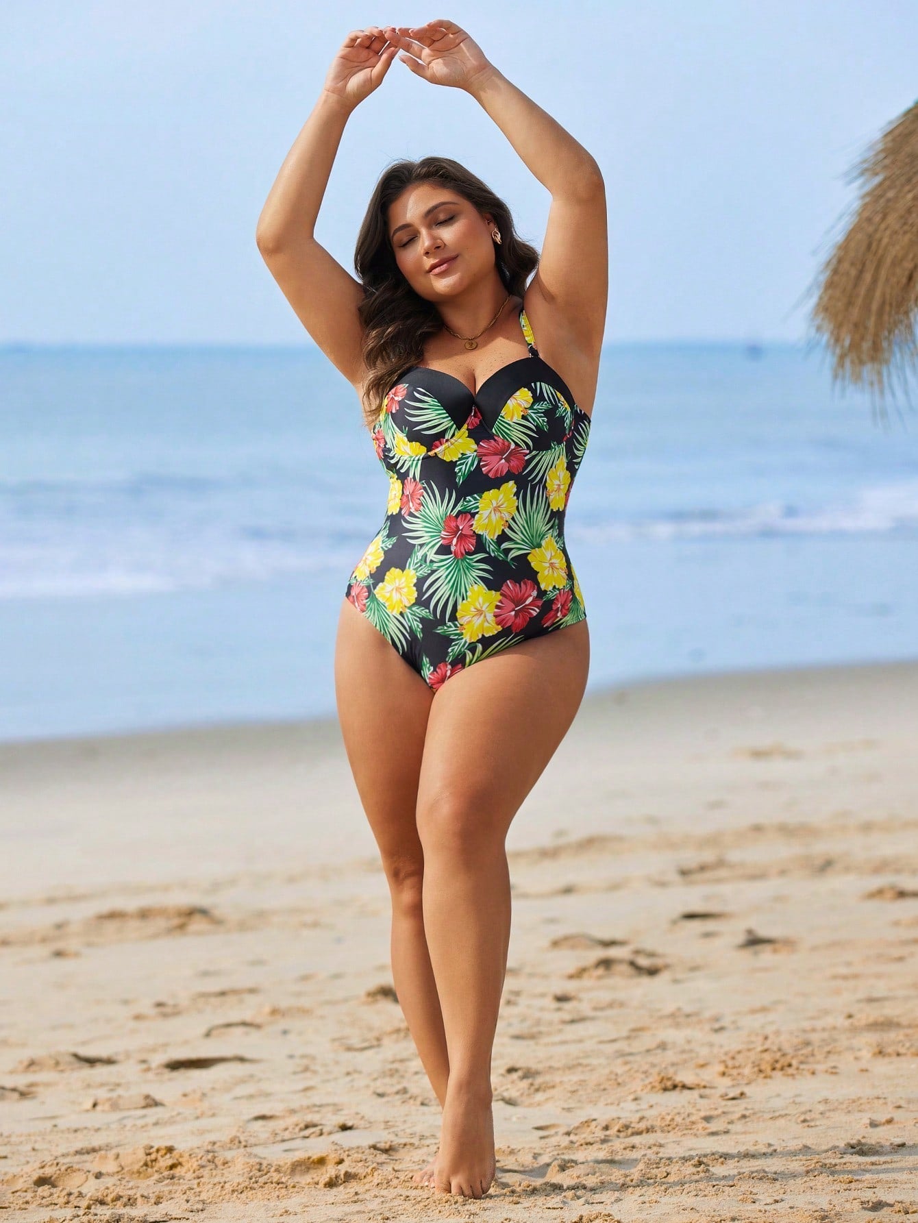 Maiô feminino com estampa florar e sutiã com armação Gracia. Plus Size