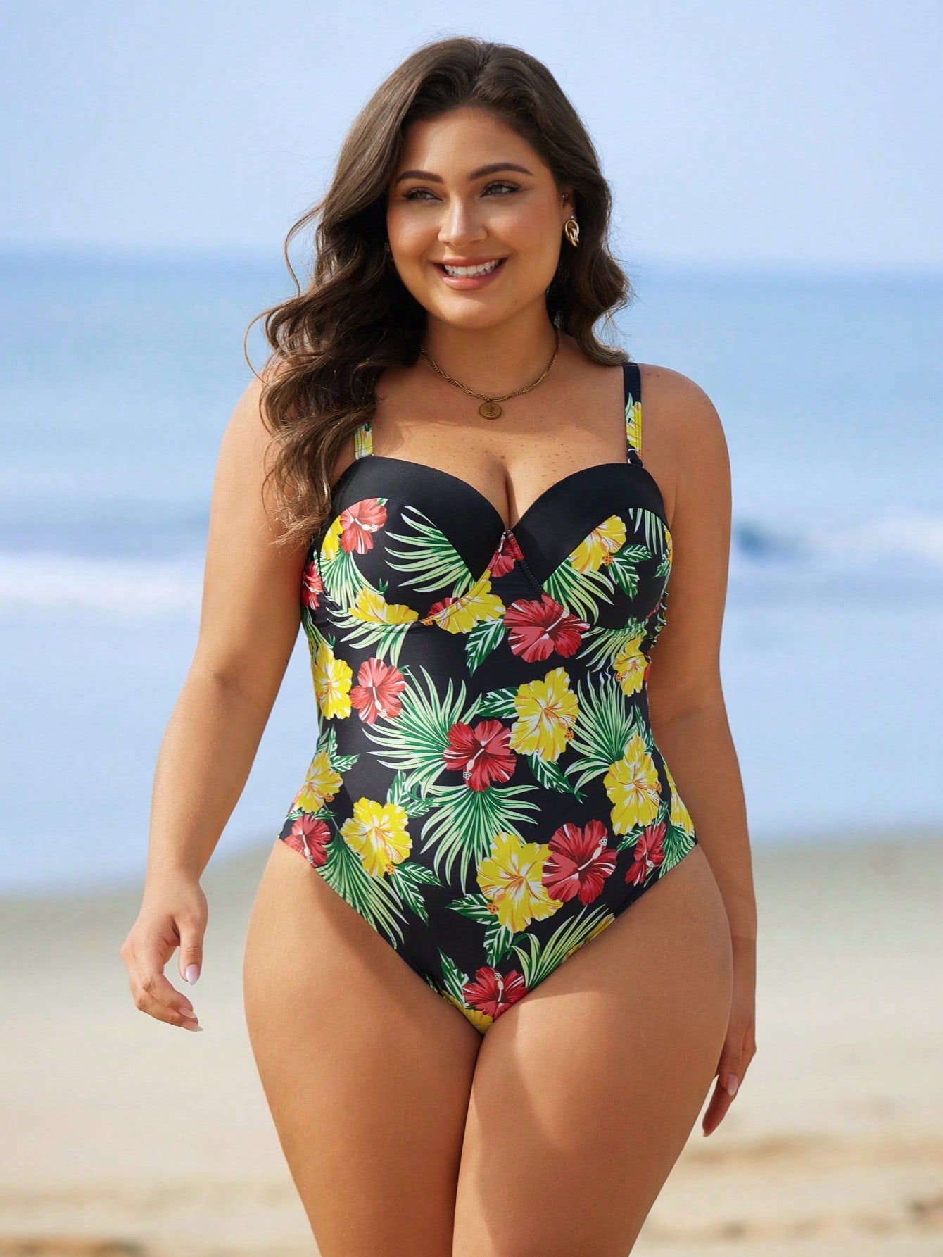 Maiô feminino com estampa florar e sutiã com armação Gracia. Plus Size