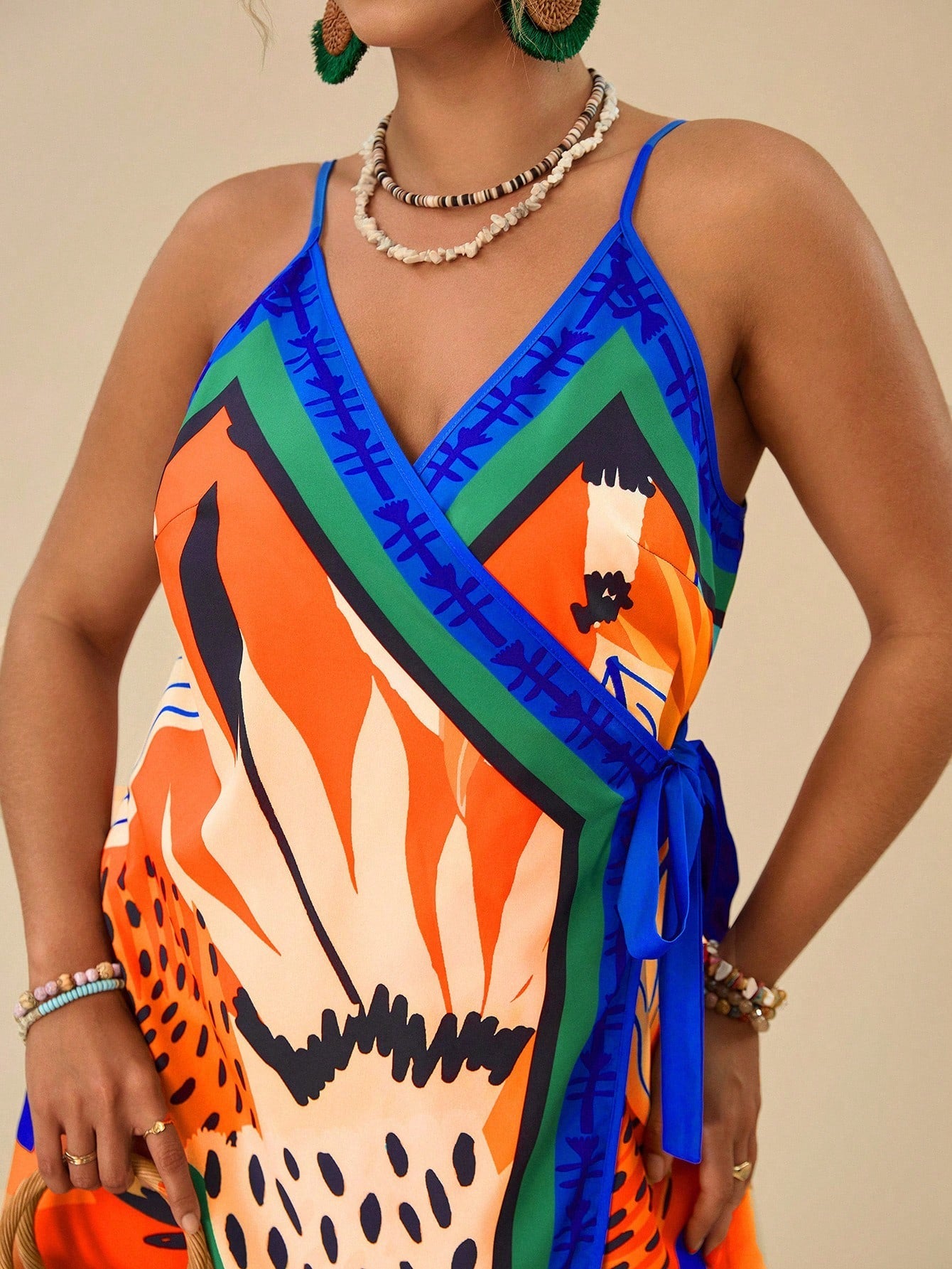 Vestido Feminino Estilo Envelope e Alças Ajustáveis - Raya. Plus Size