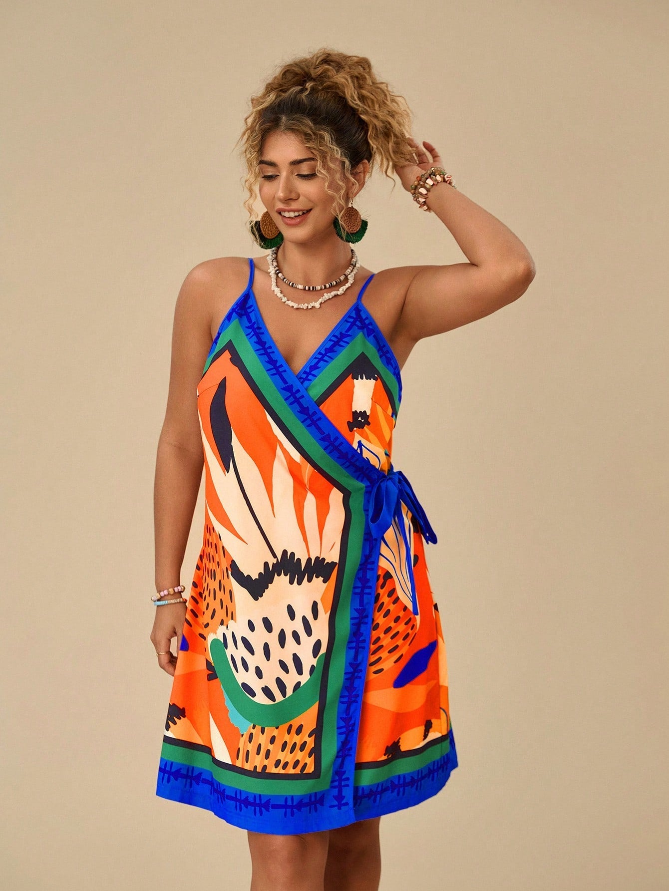 Vestido Feminino Estilo Envelope e Alças Ajustáveis - Raya. Plus Size