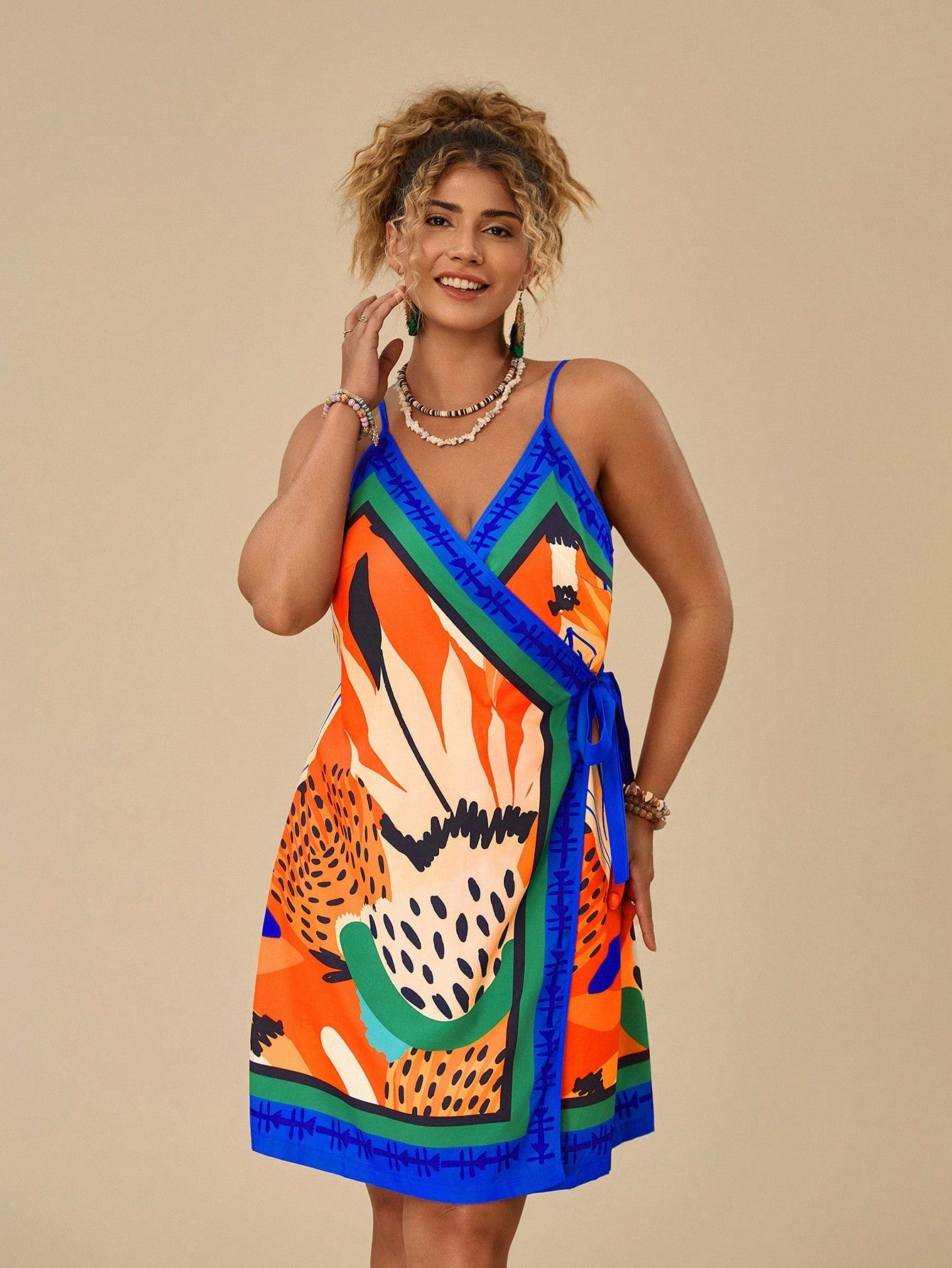 Vestido Feminino Estilo Envelope e Alças Ajustáveis - Raya. Plus Size