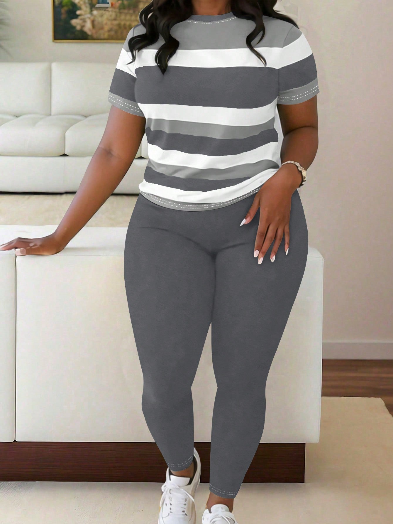 Conjunto feminino com camiseta listrada Kamala. Plus Size