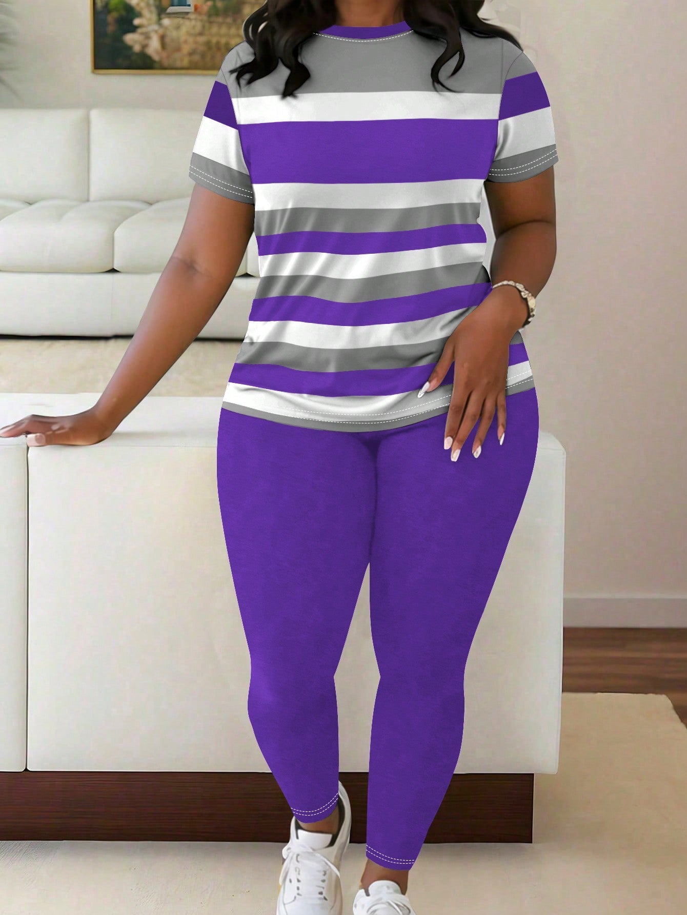 Conjunto feminino com camiseta listrada Kamala. Plus Size