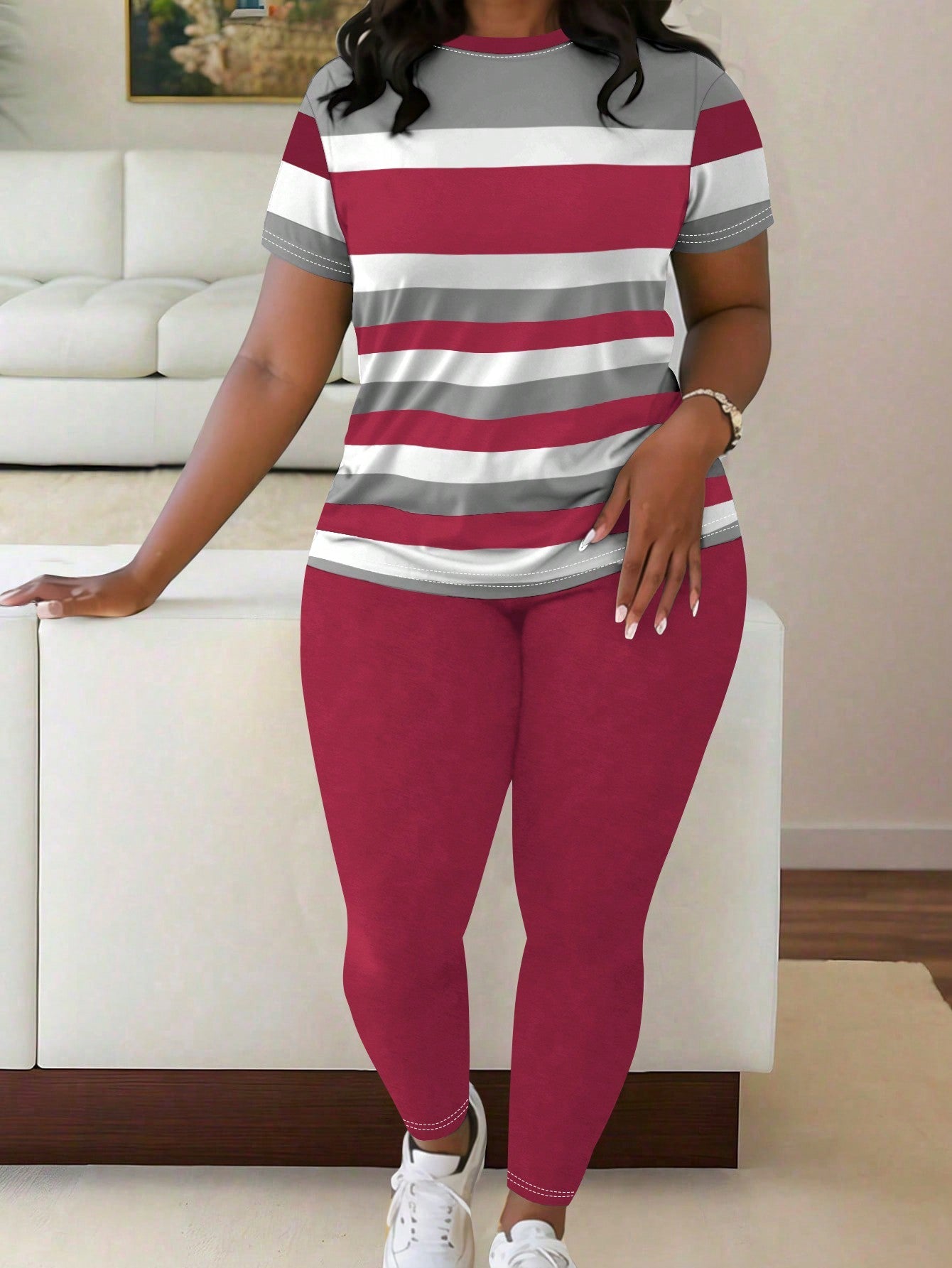 Conjunto feminino com camiseta listrada Kamala. Plus Size