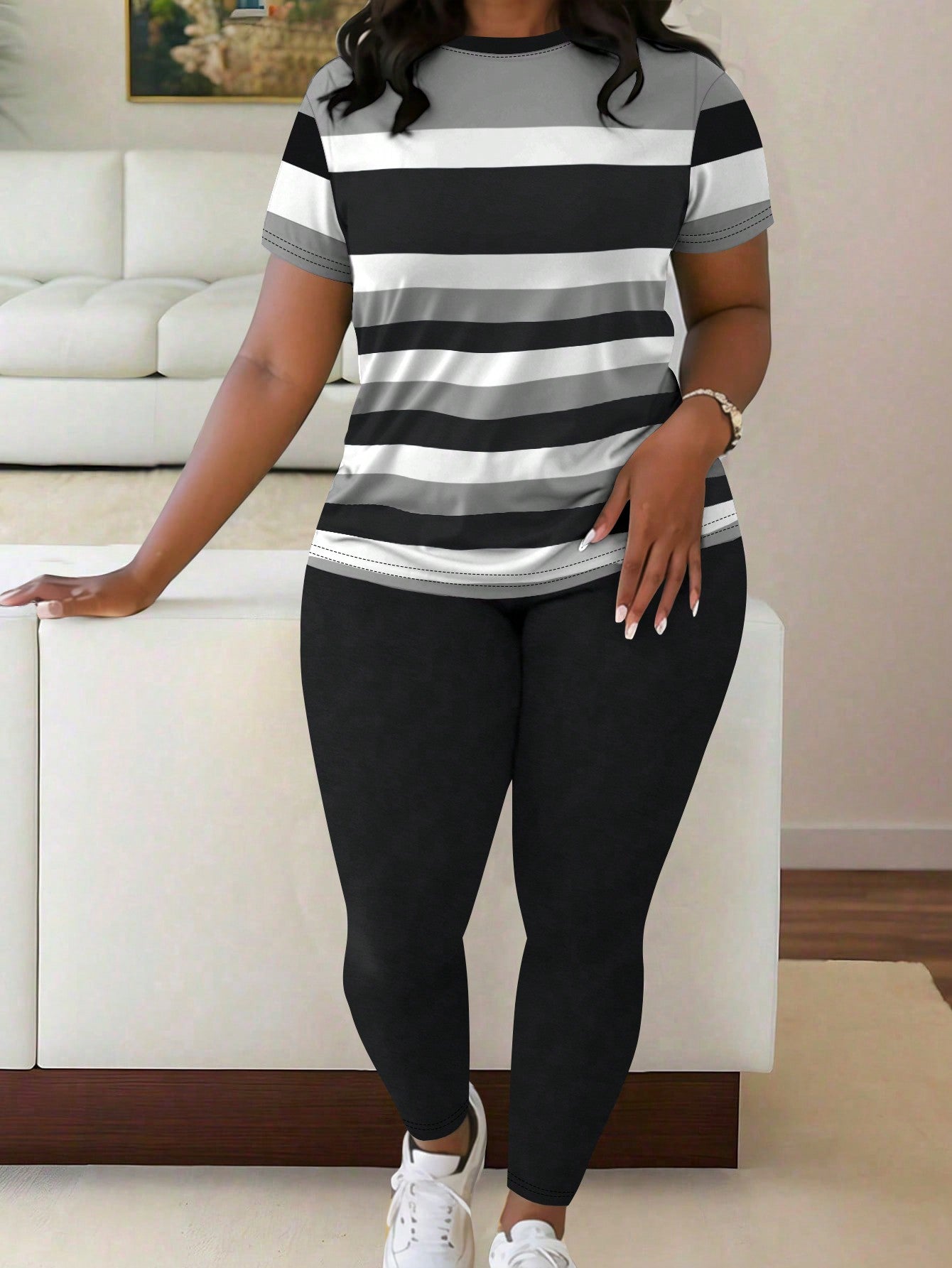 Conjunto feminino com camiseta listrada Kamala. Plus Size