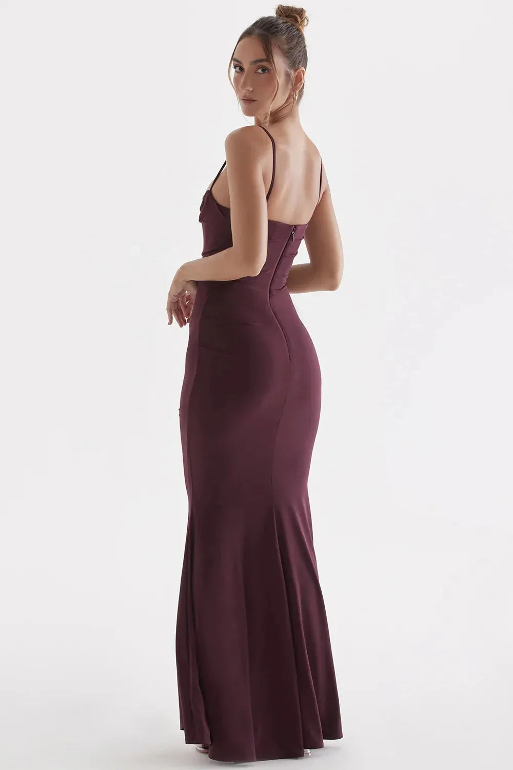 Vestido Longo Vinho Jamilly – Versatilidade em Cada Detalhe