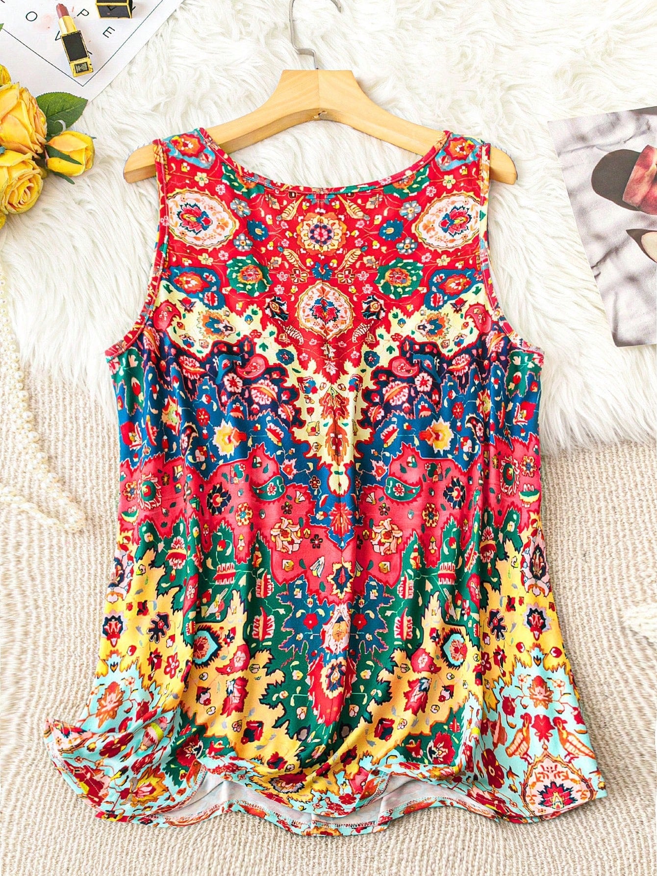 Blusa feminina com decote redondo Jaliane. Plus Size