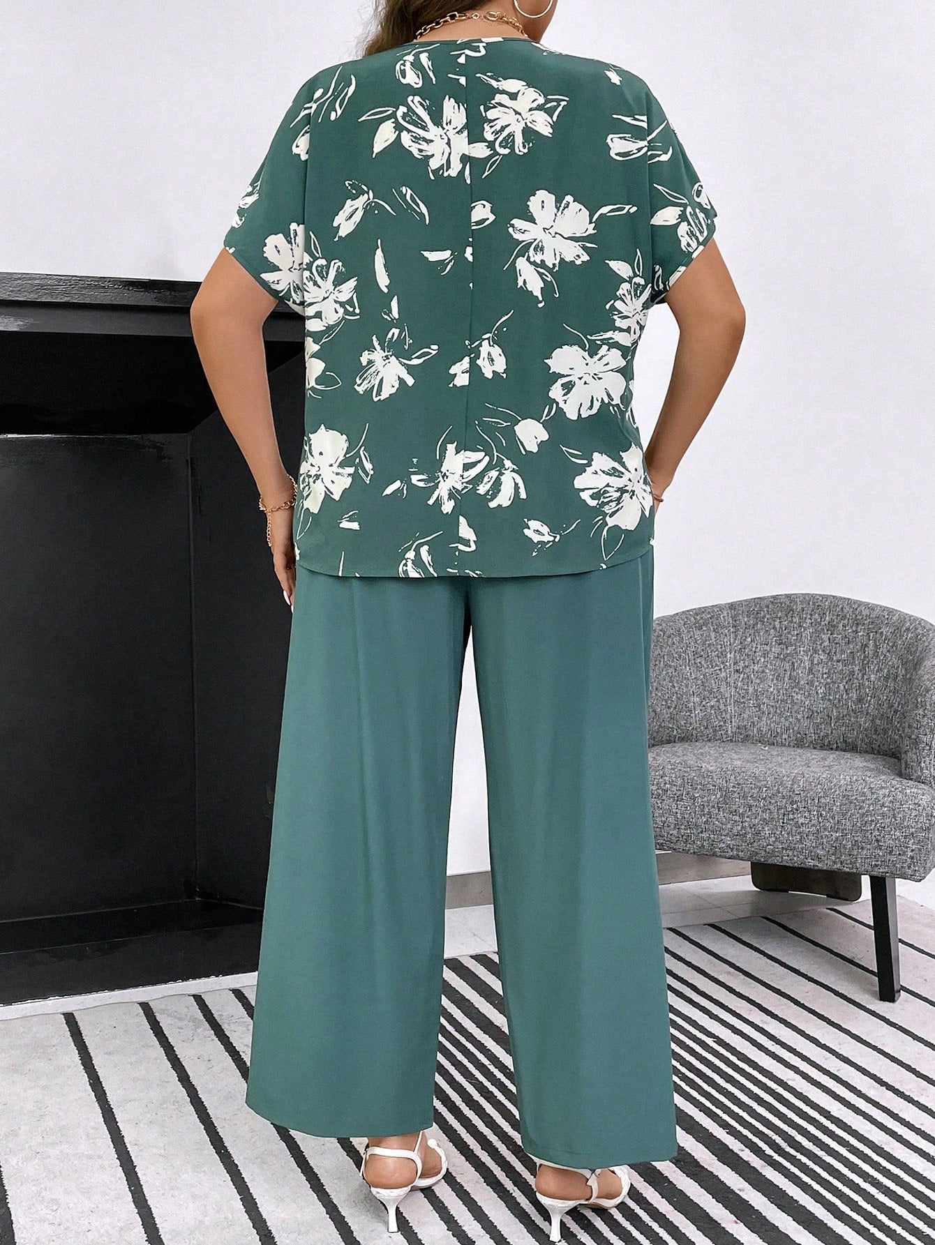 Conjunto Feminino de Blusa e Calça Gina. Plus Size.