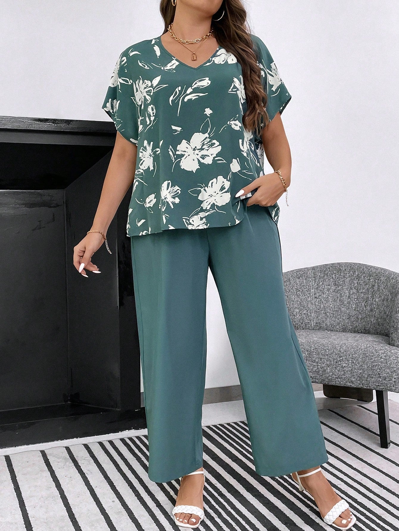 Conjunto Feminino de Blusa e Calça Gina. Plus Size.