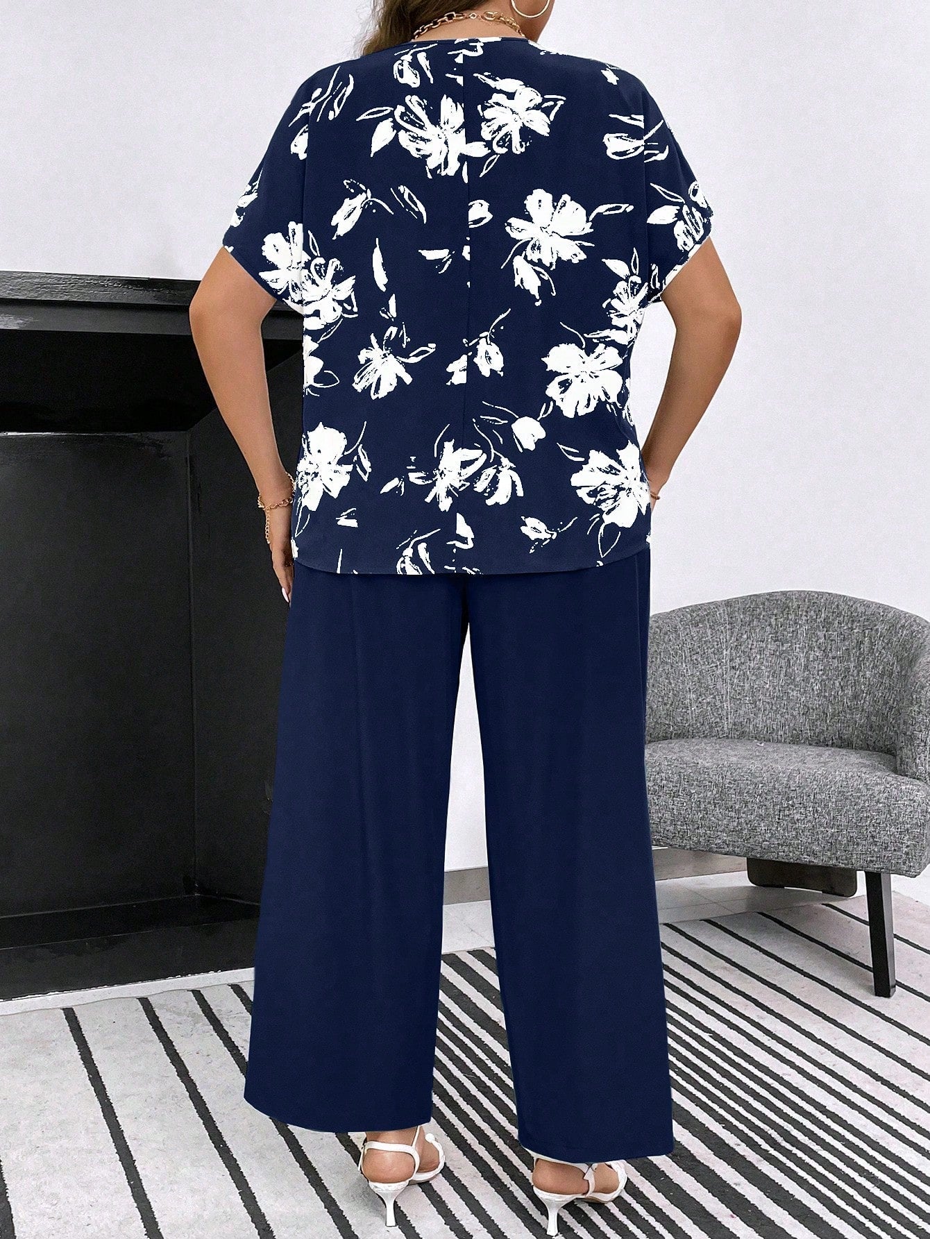 Conjunto Feminino de Blusa e Calça Gina. Plus Size.