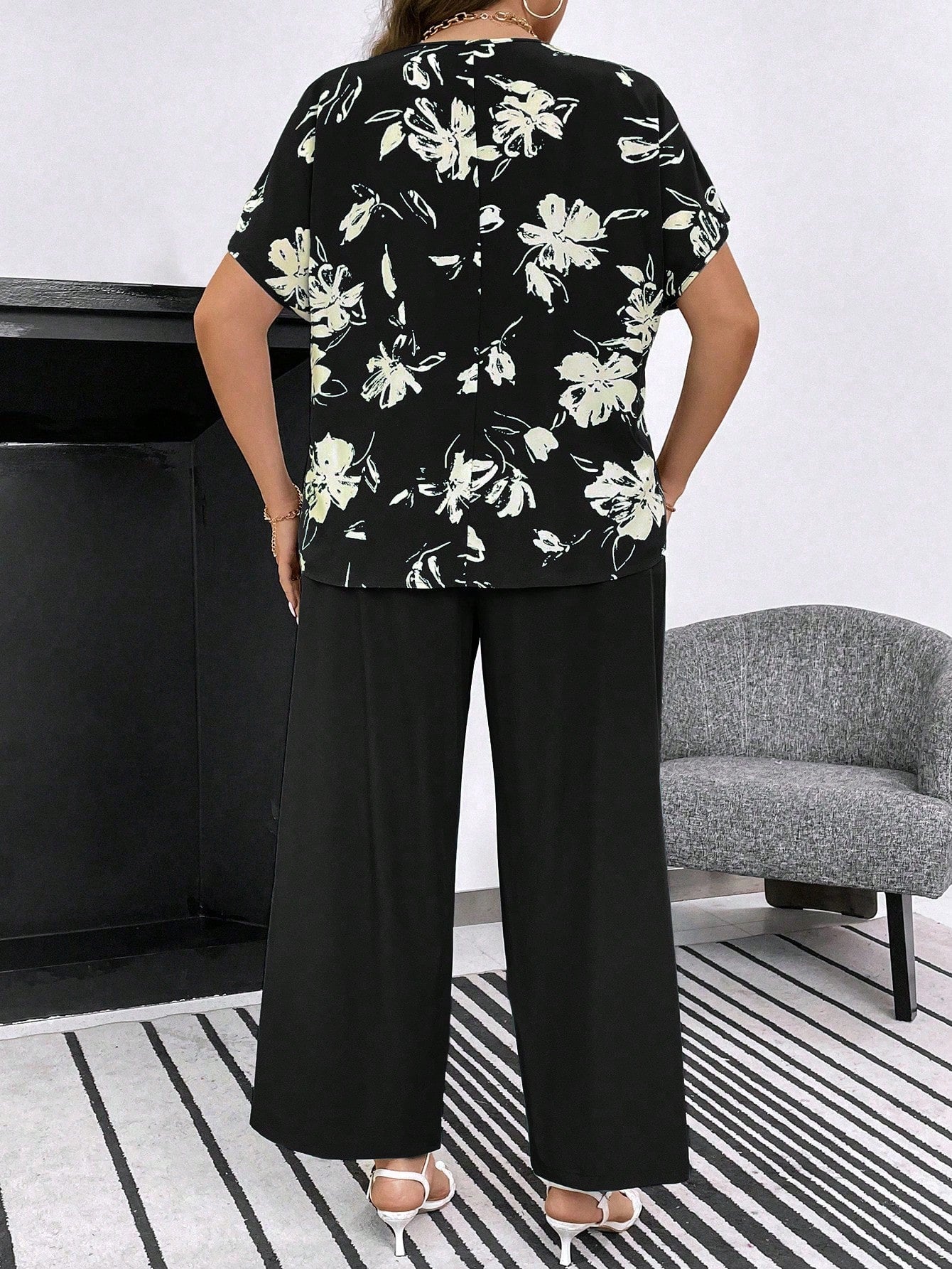 Conjunto Feminino de Blusa e Calça Gina. Plus Size.