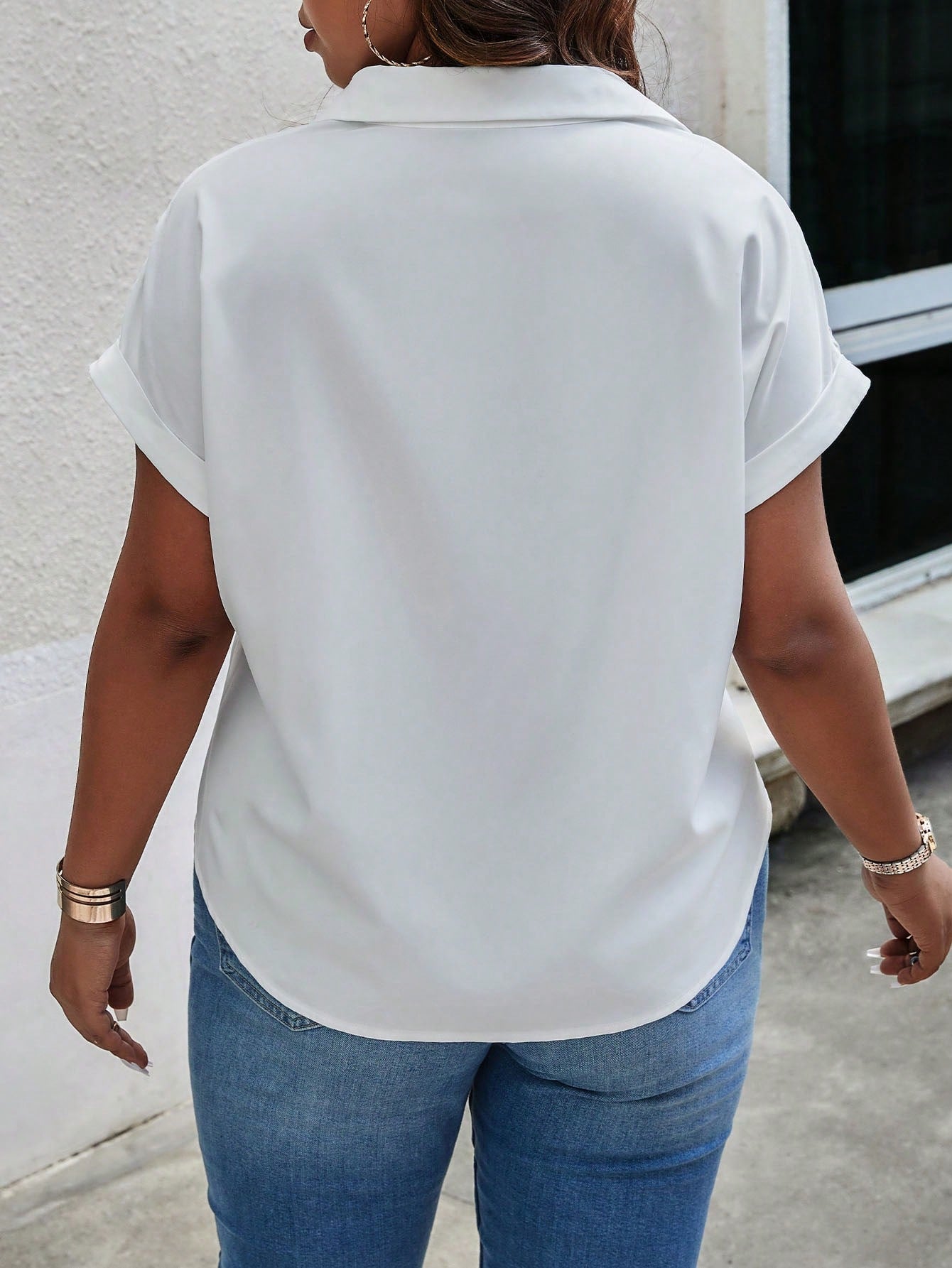 Blusa Feminina Plus Size Manga curta com detalhes Pérola