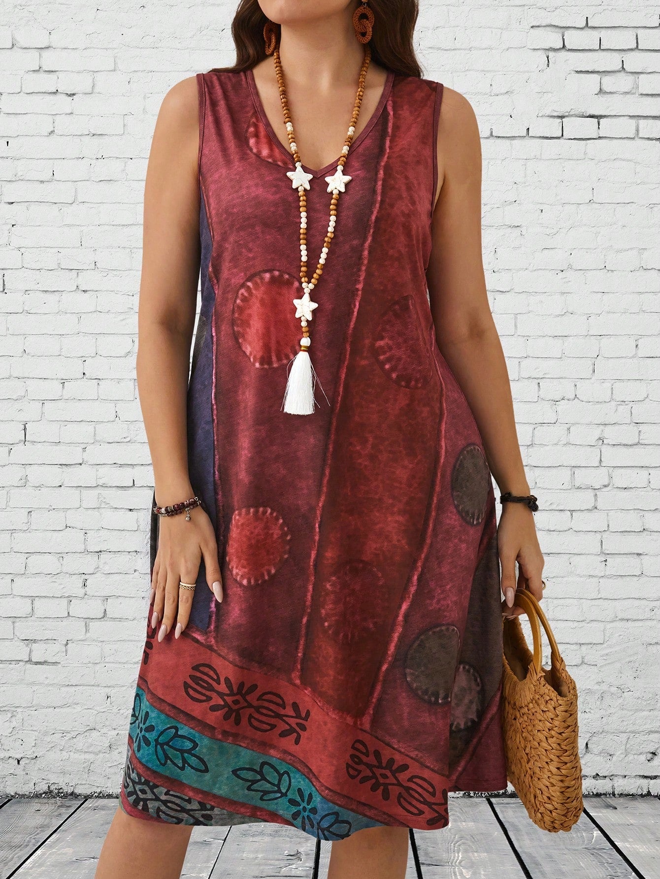 Vestido Feminino com detalhe no pescoço V Bruna (sem o acessório). Plus Size