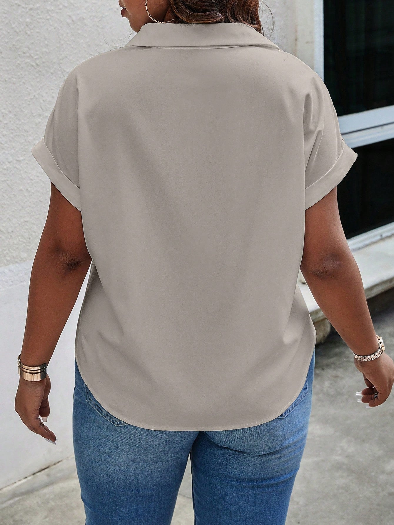 Blusa Feminina Plus Size Manga curta com detalhes Pérola