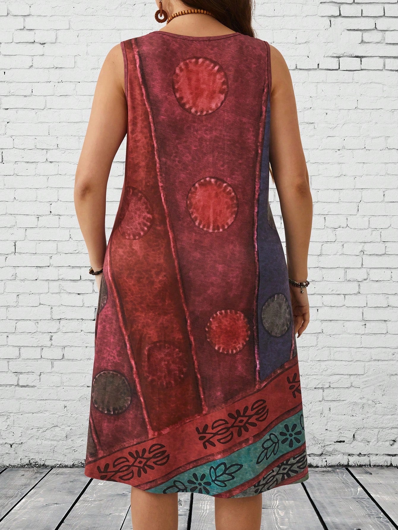 Vestido Feminino com detalhe no pescoço V Bruna (sem o acessório). Plus Size