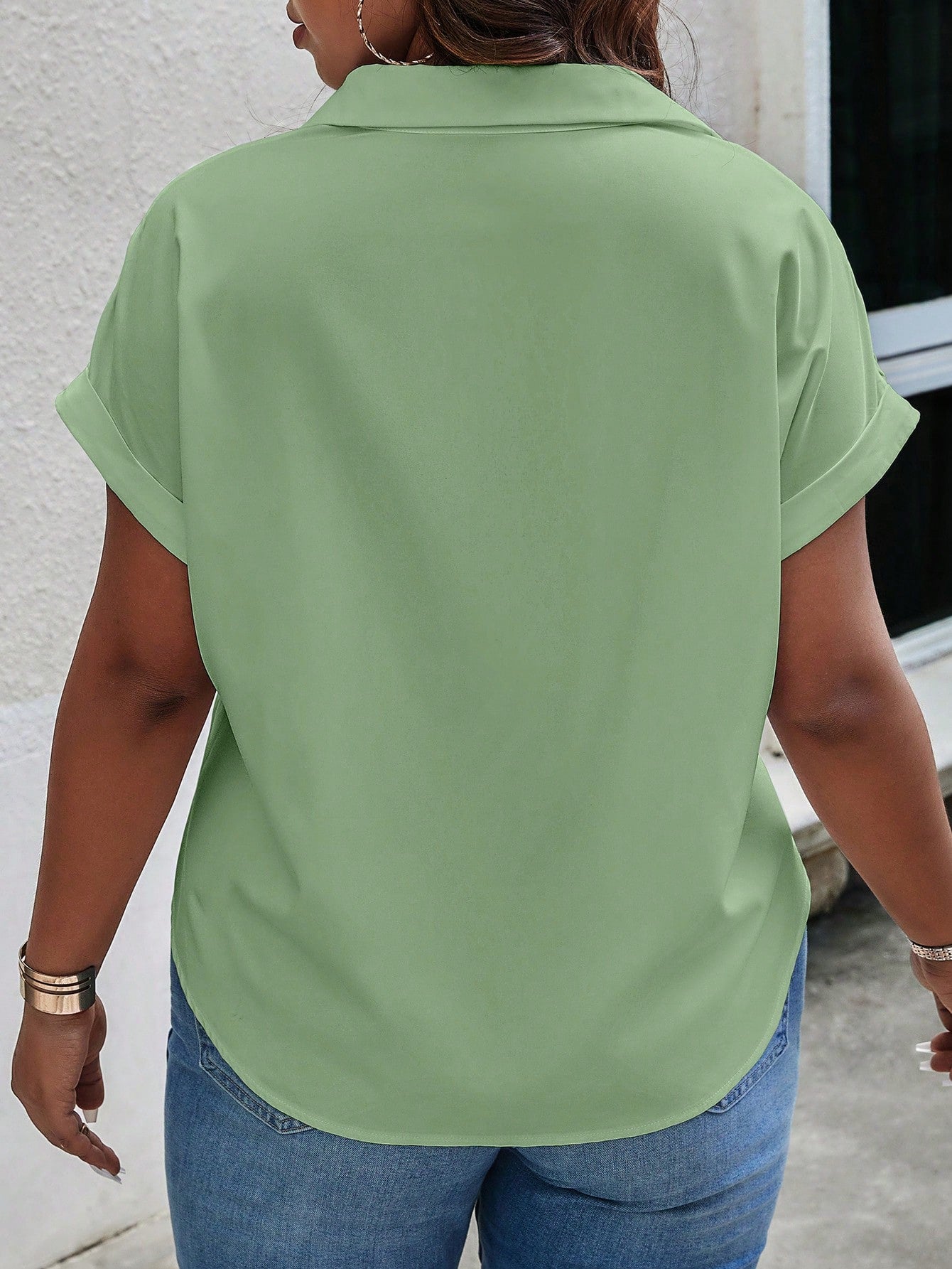 Blusa Feminina Plus Size Manga curta com detalhes Pérola