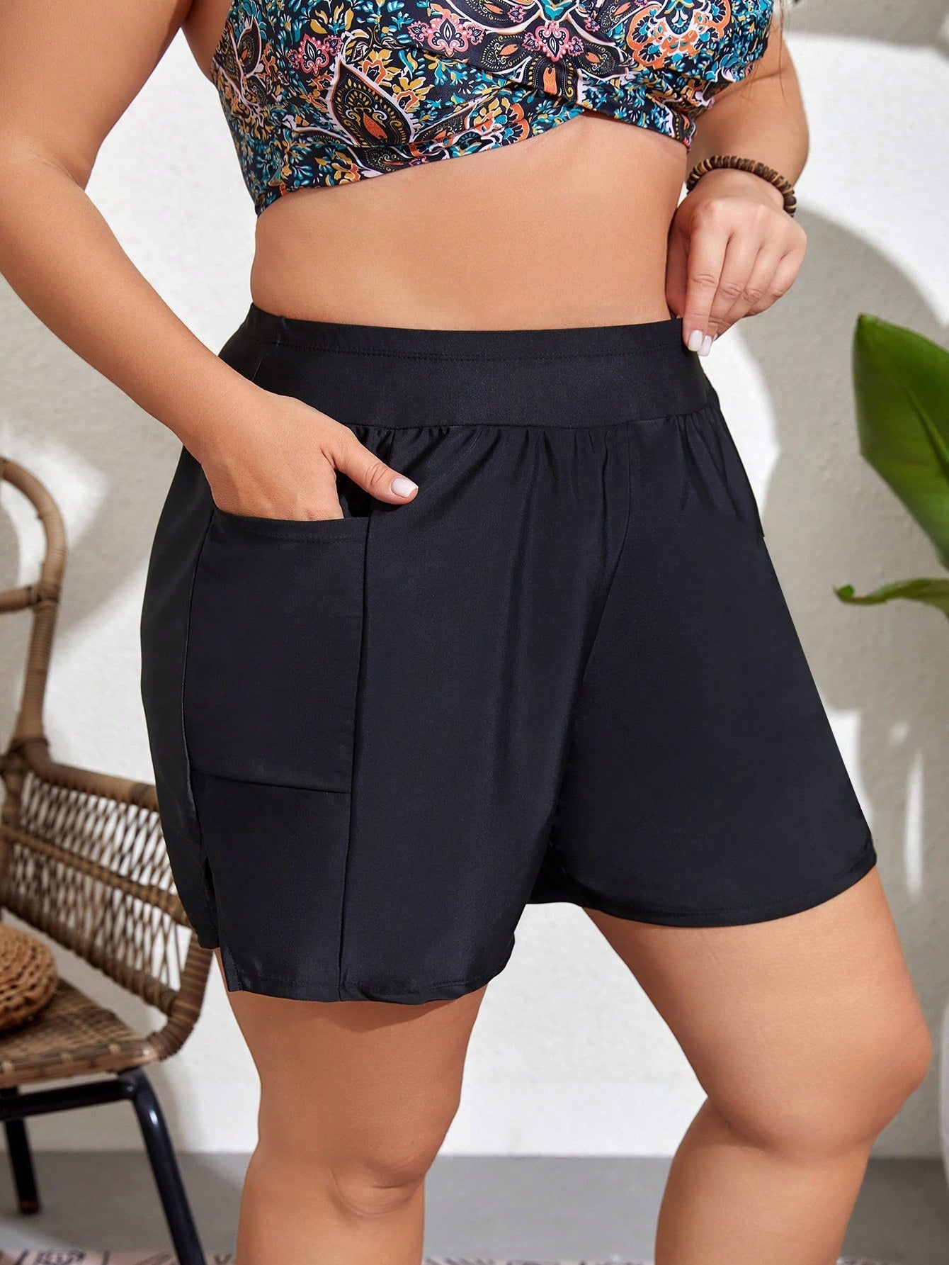 Short Feminino de Praia com bolso Lateral. Plus Size