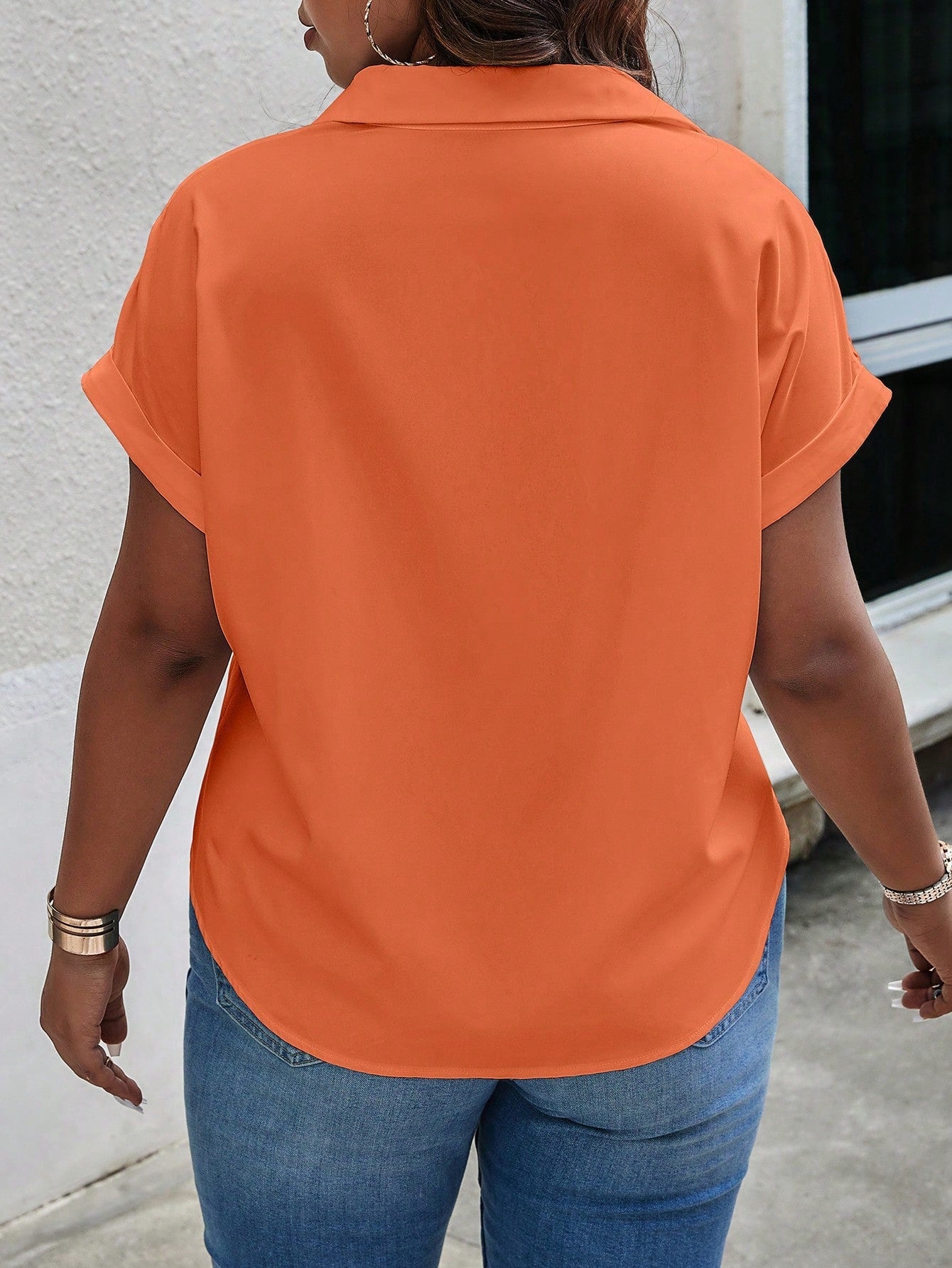 Blusa Feminina Plus Size Manga curta com detalhes Pérola