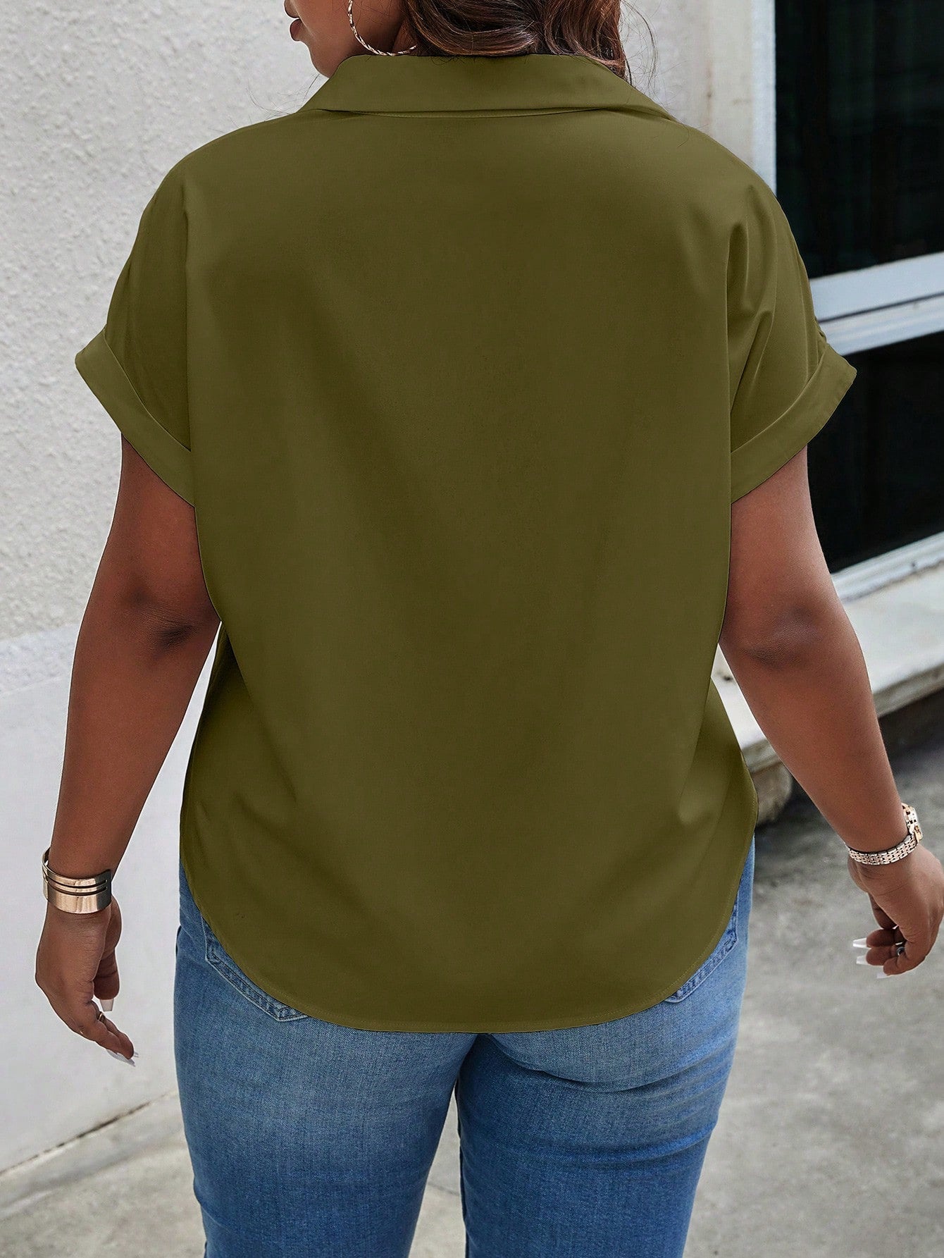 Blusa Feminina Plus Size Manga curta com detalhes Pérola