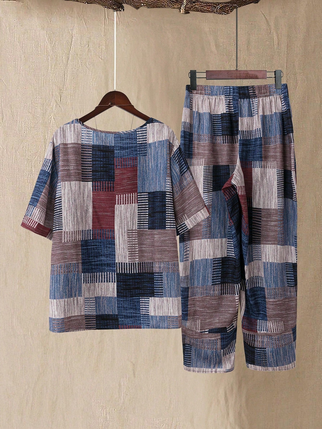 Conjunto feminino com estampa de retalhos Arelis. Plus Size