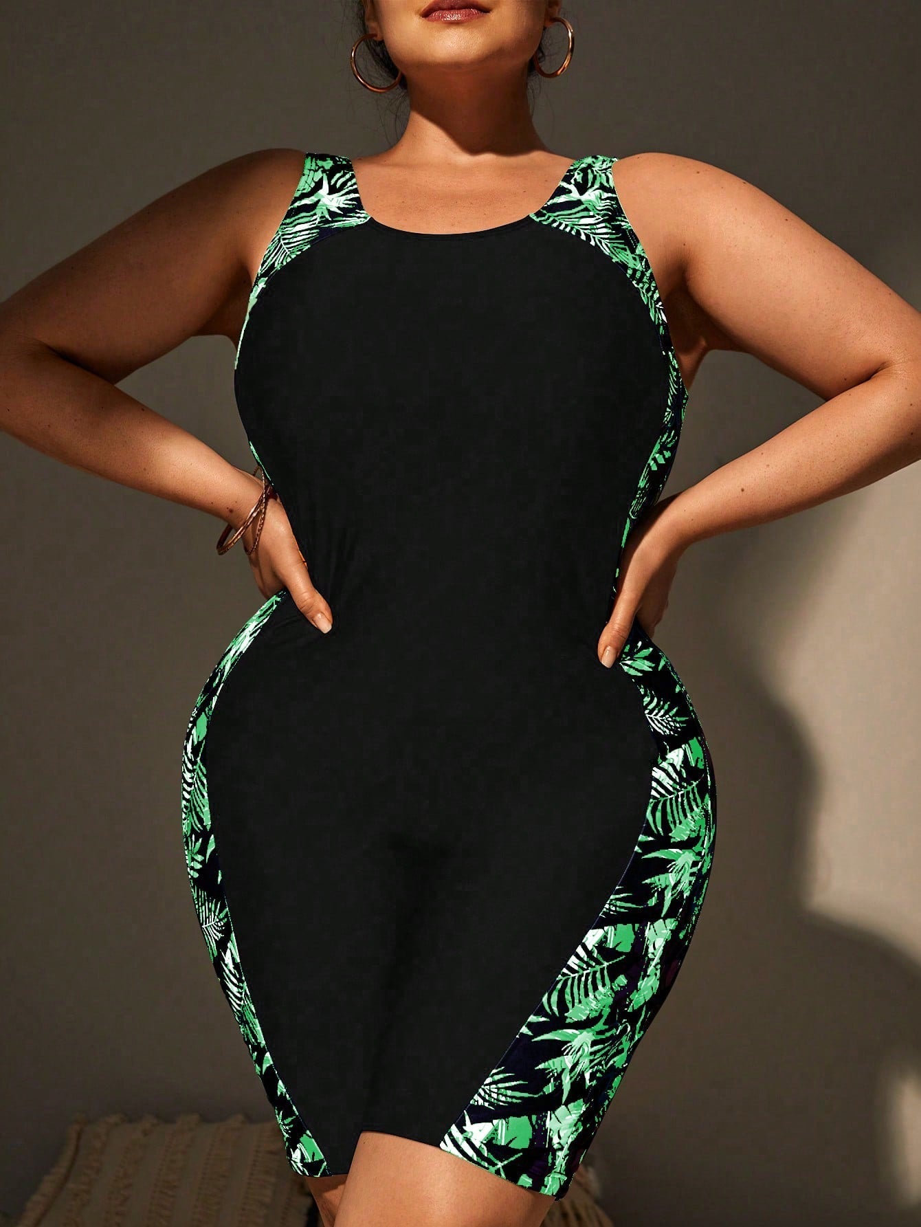 Maiô Feminino Decote U Nathaly. Plus Size.
