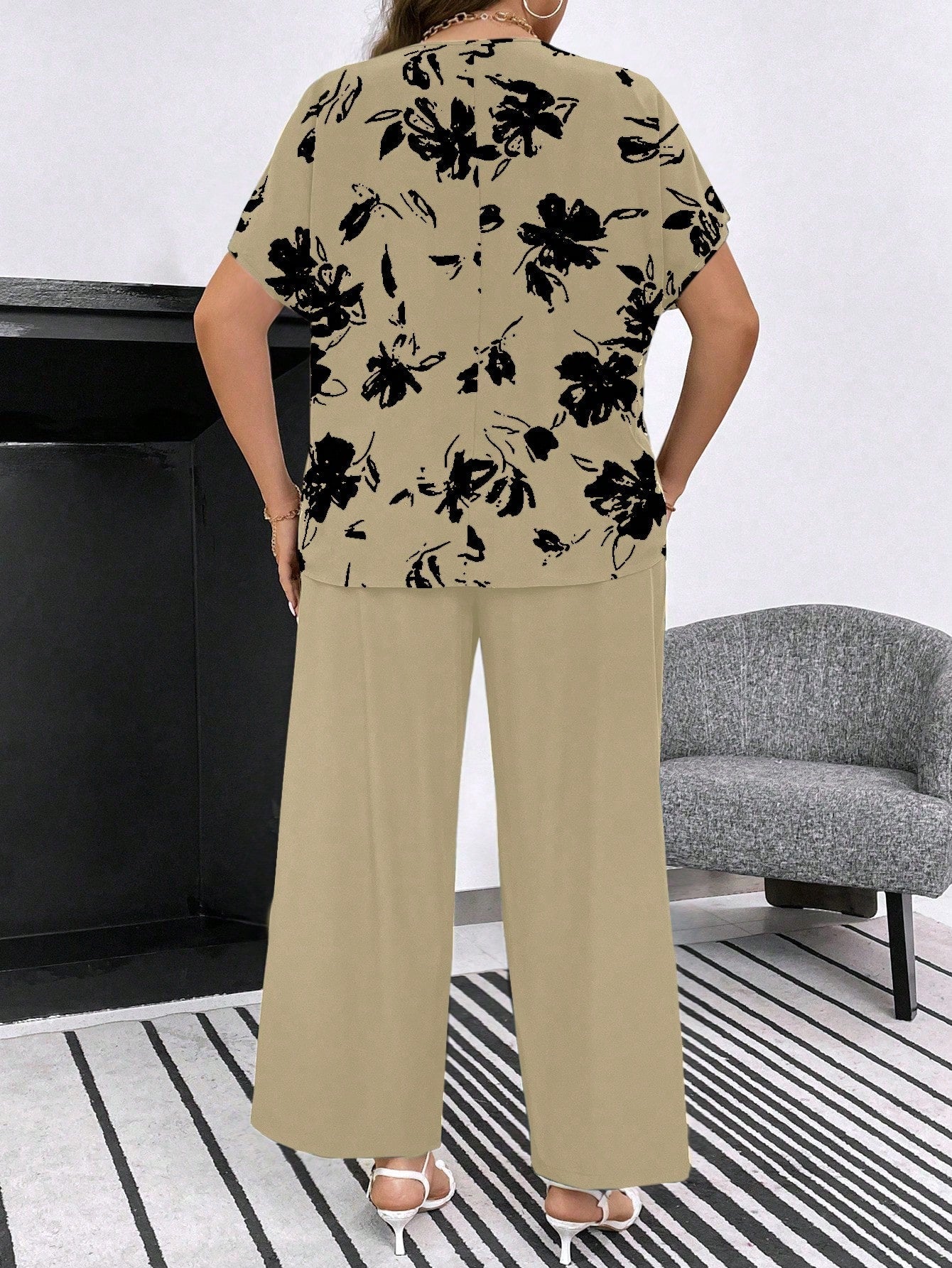 Conjunto Feminino de Blusa e Calça Gina. Plus Size.