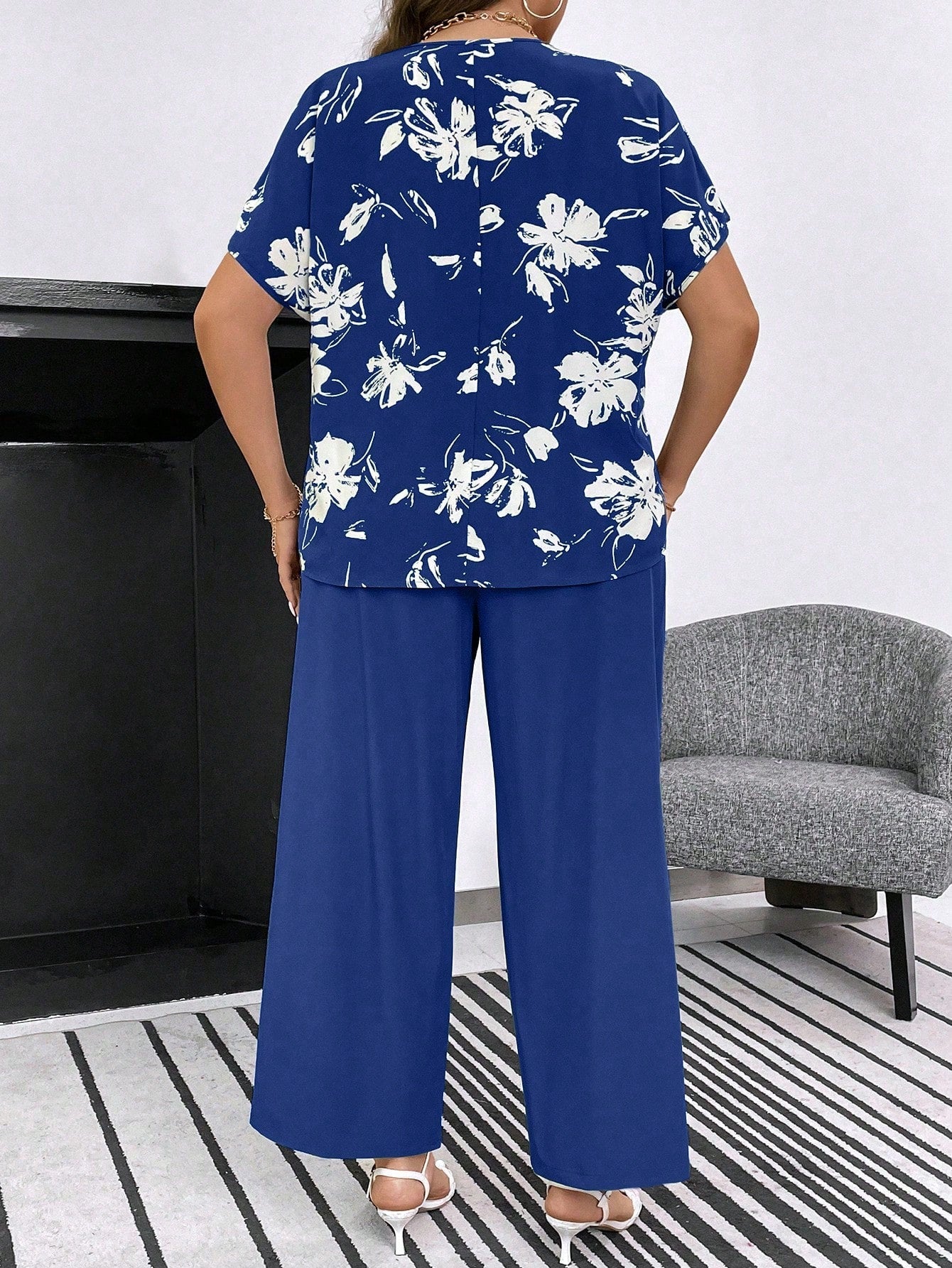 Conjunto Feminino de Blusa e Calça Gina. Plus Size.