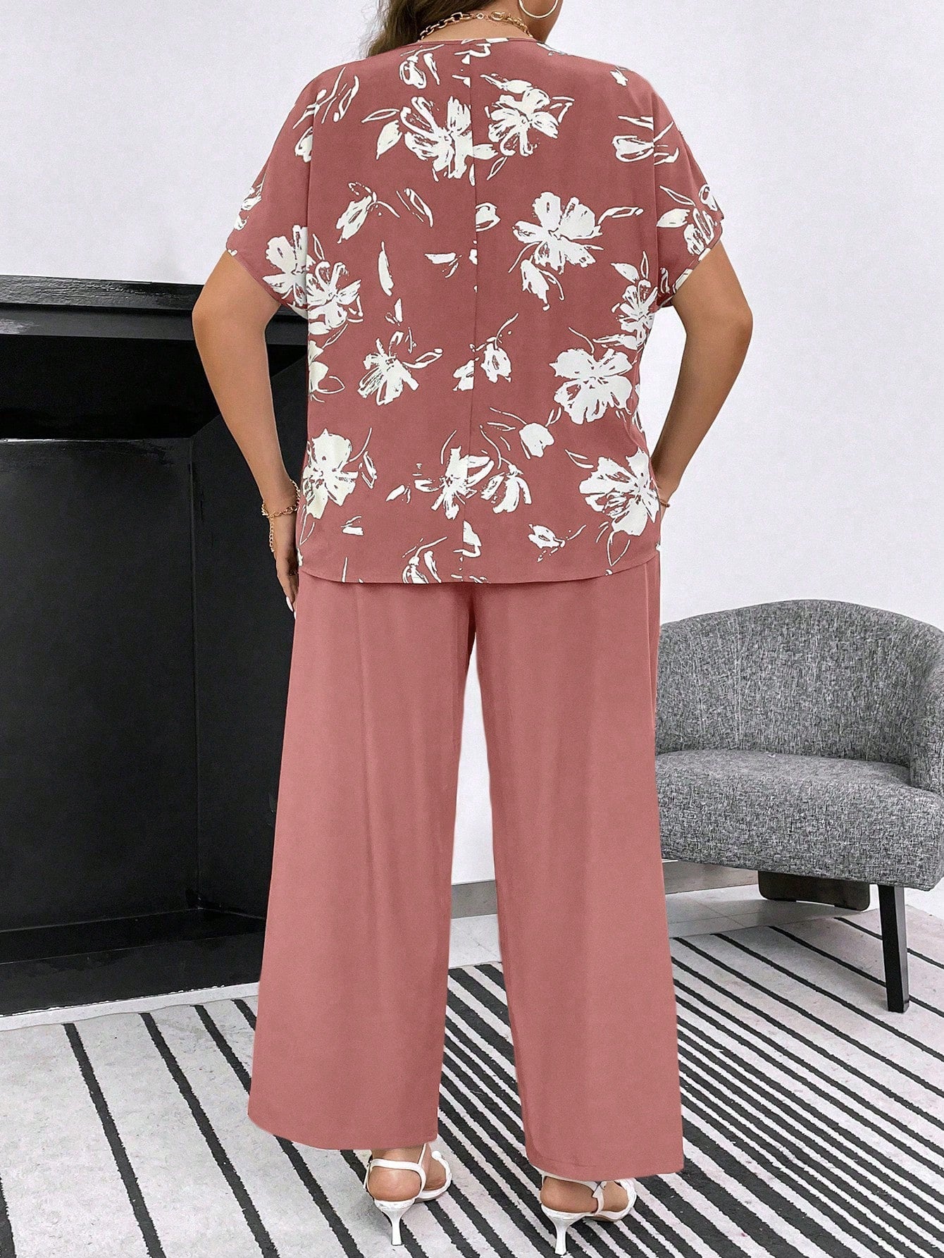 Conjunto Feminino de Blusa e Calça Gina. Plus Size.