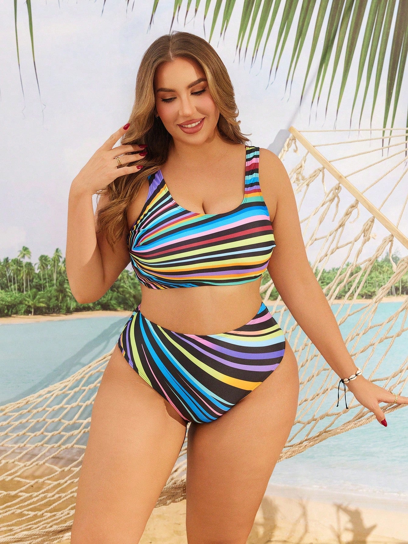 Biquini feminino de Estampa Listrada Lesly. Plus Size