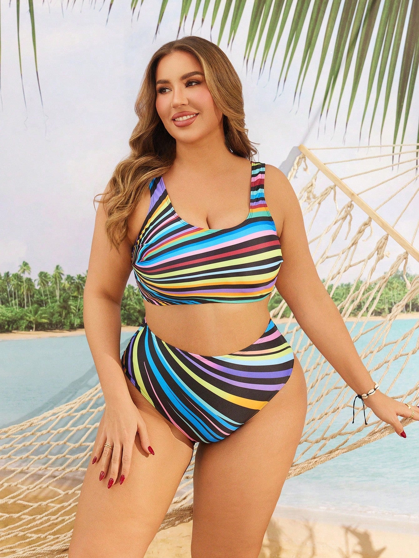 Biquini feminino de Estampa Listrada Lesly. Plus Size
