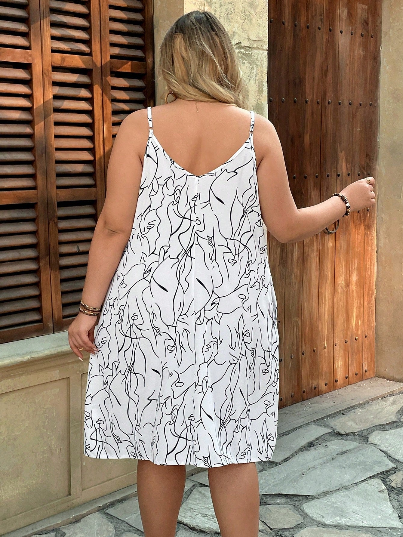 Vestido Feminino com Botões Frontais e Modelagem Soltinha - Poliane . Plus Size