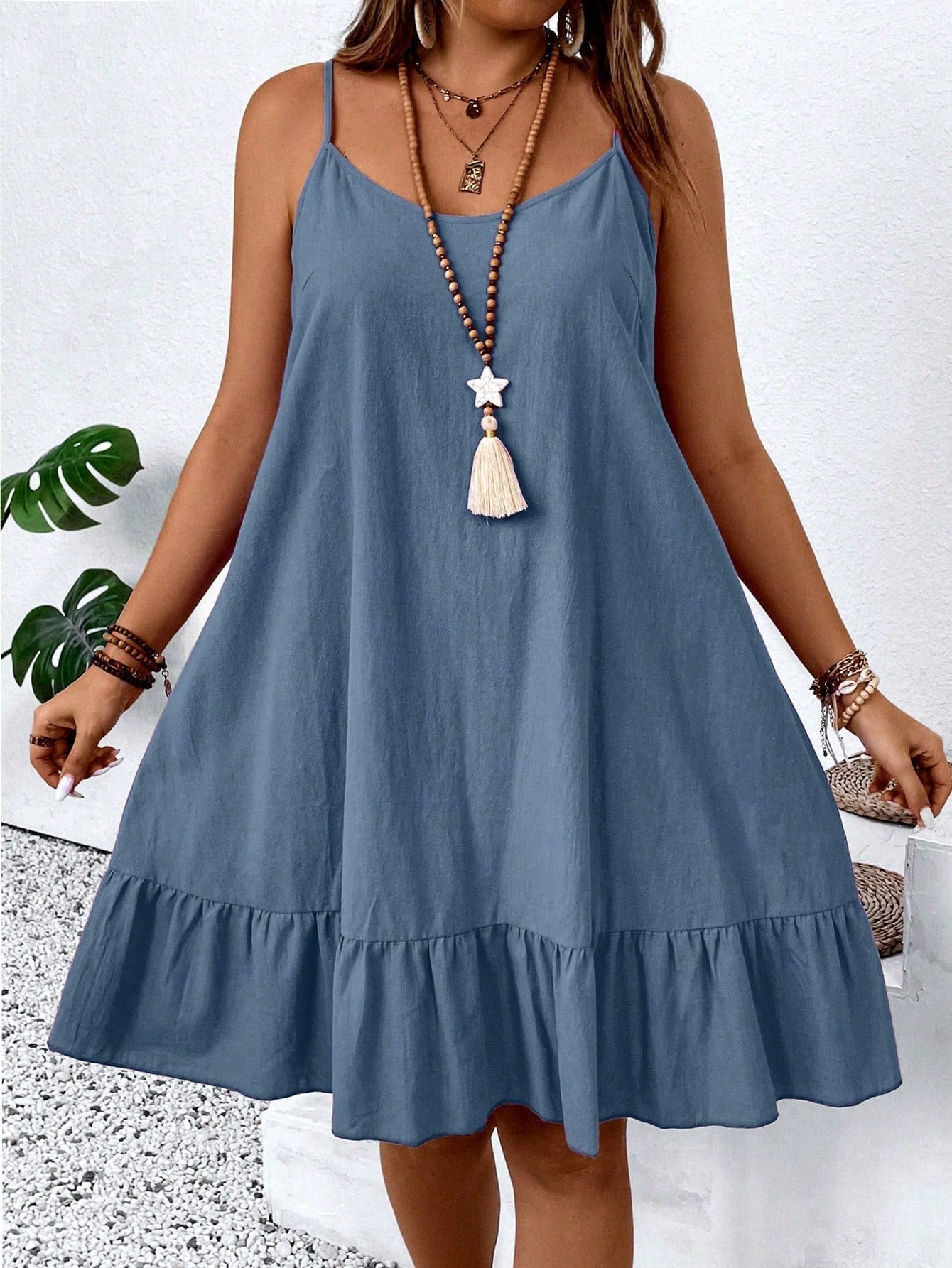 Vestido Feminino de Alça Fina com Babado na Barra - Nalyane . Plus Size