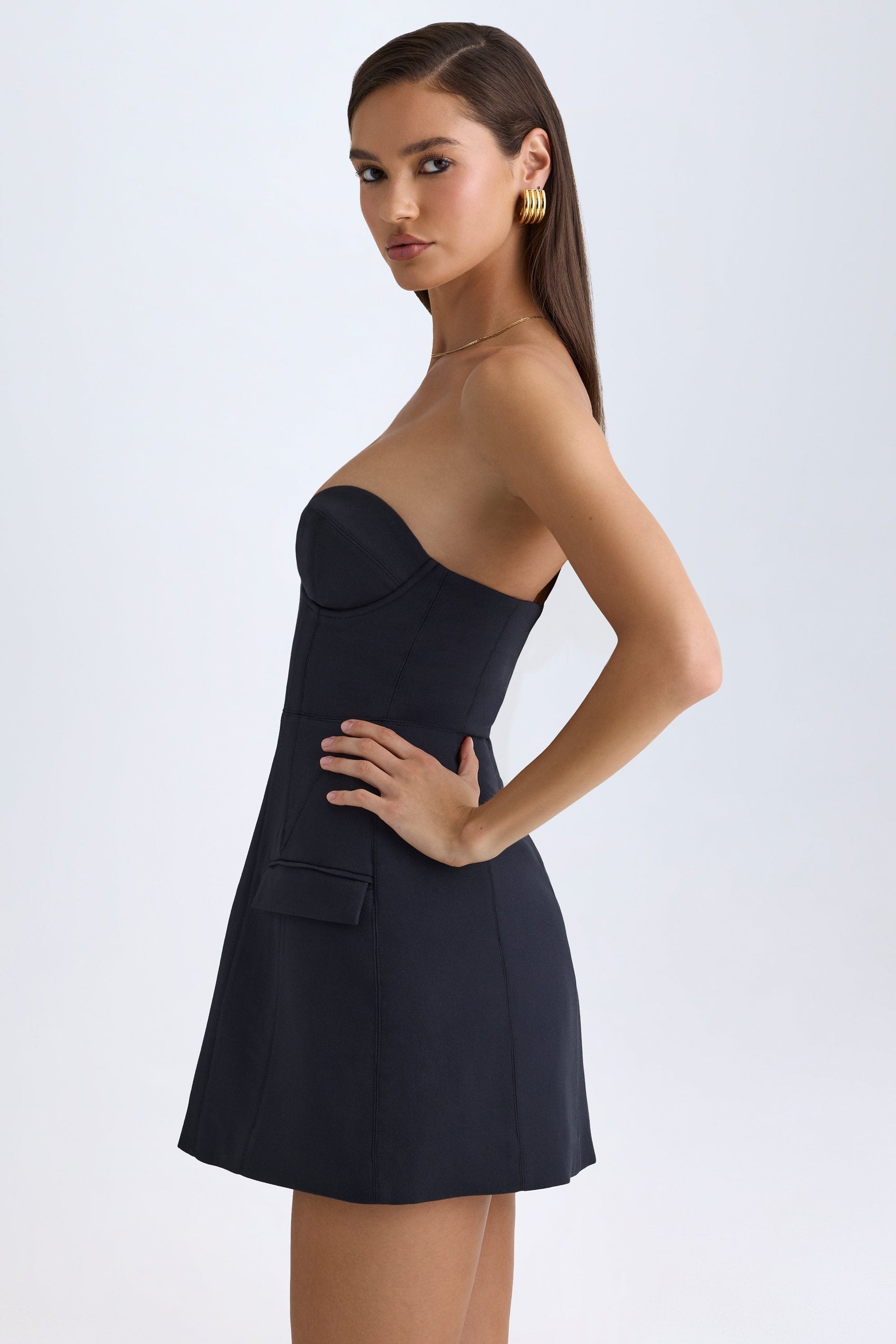 Vestido Mini Tulipa Estruturado Sem Alças em Preto