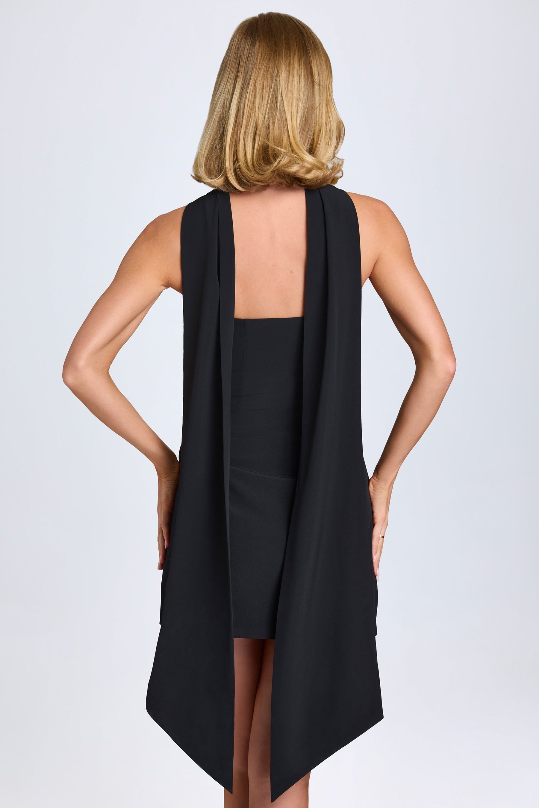 Vestido Mini A-Line com Detalhe de Lenço em Preto