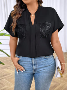 Blusa feminina manga curta com bolsos de lantejoulas Sofia. Plus Size