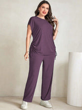 Conjunto Feminino Blusa com detalhe de cordão ao lado e calça Amy. Plus Size