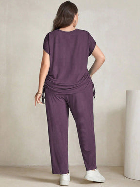 Conjunto Feminino Blusa com detalhe de cordão ao lado e calça Amy. Plus Size