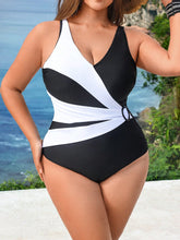 Maiô feminino com detalhe cruzado Joyce. Plus Size