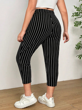Calça feminina tipo capri listrada Andreina. Plus Size